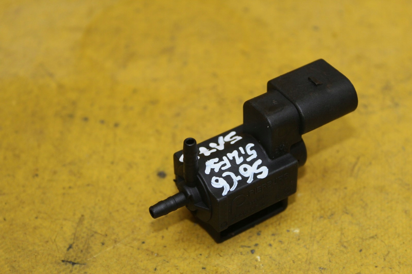 Audi OE 037906283C клапан давления