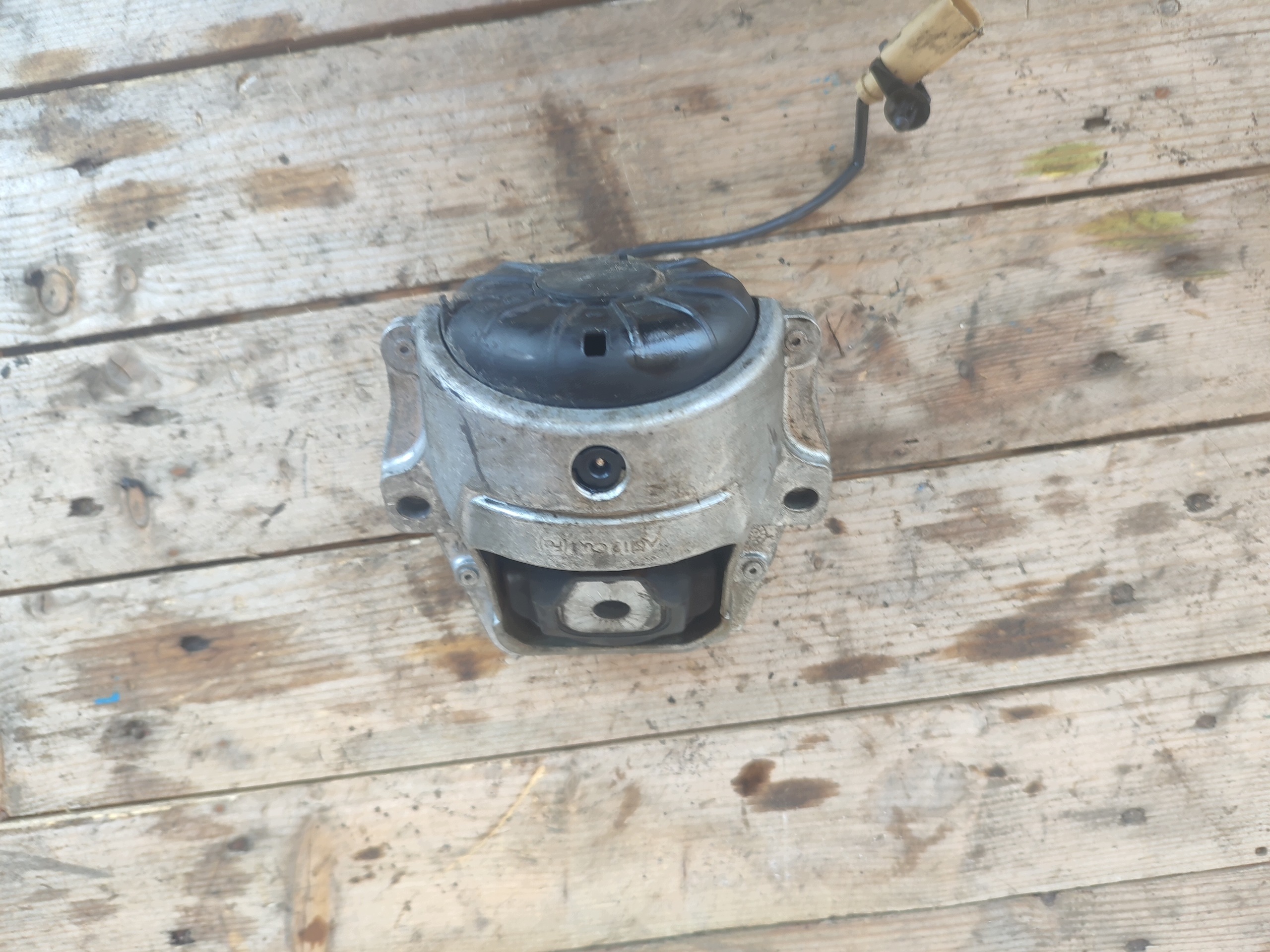 holder engine mount AUDI A5 8T A4 B8 Q5 8R 2.0 TDI 8R0199381L