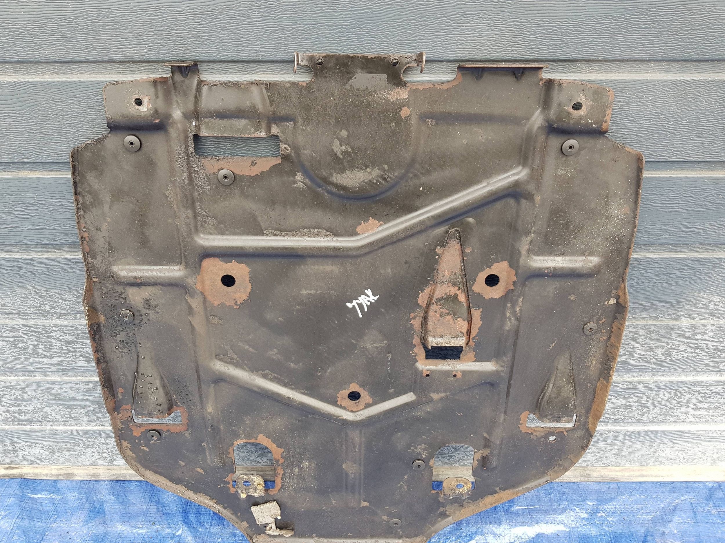 cover below engine of the engine Mercedes GL X164 GL 420 4.0 V8
