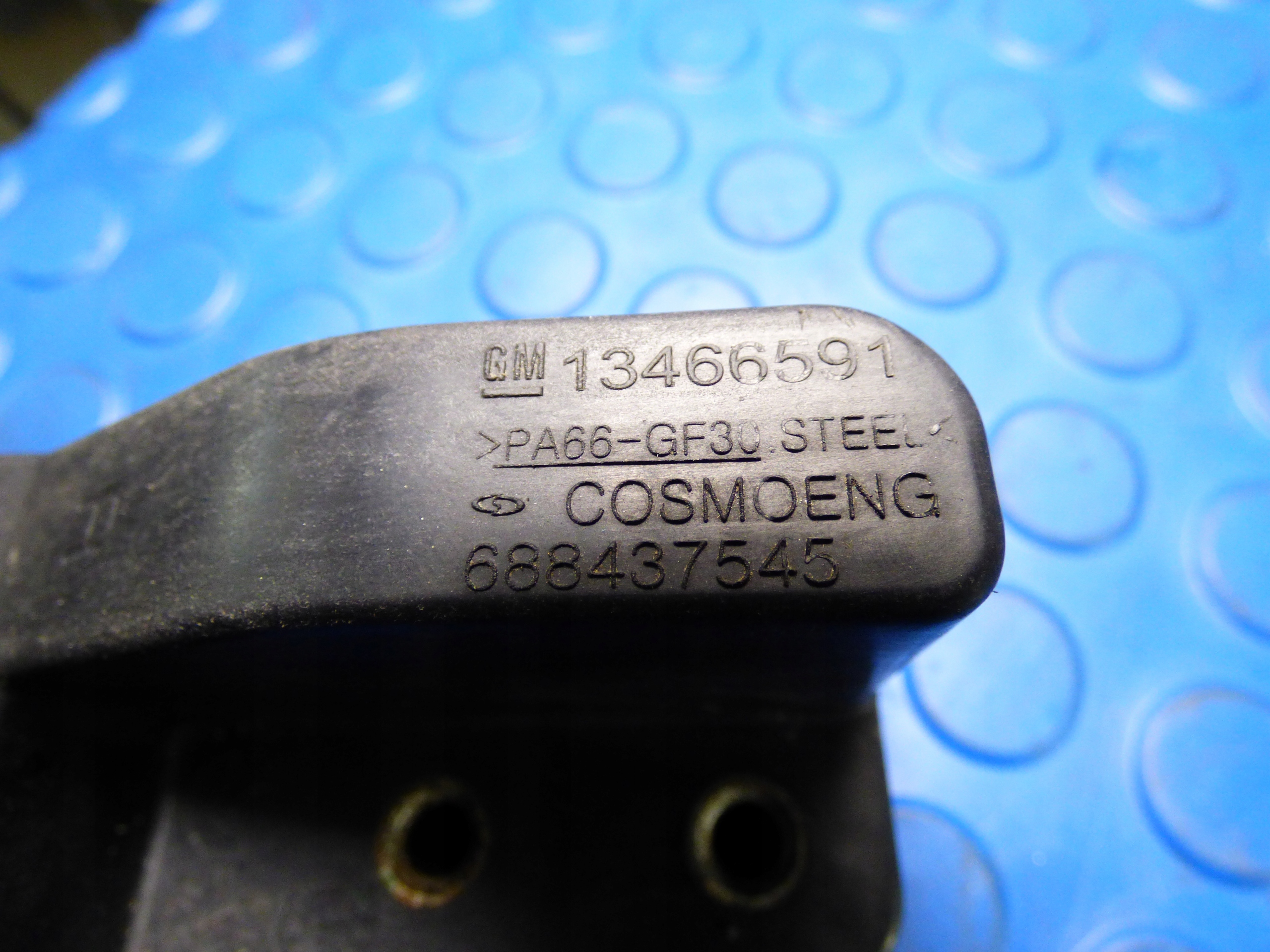 bracket holder radiator right ASTRA K V