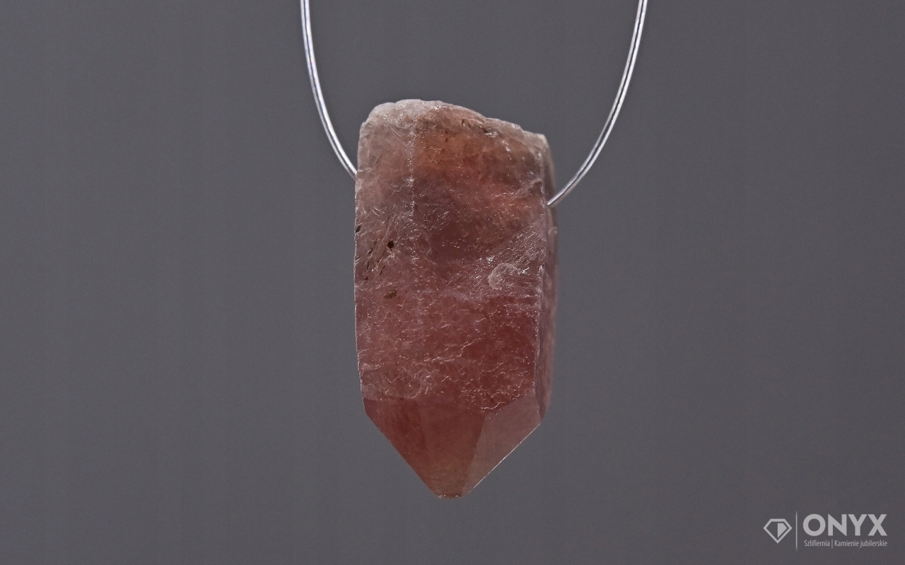 Rubín provrtaný přírodní křišťál 13,5x8 mm