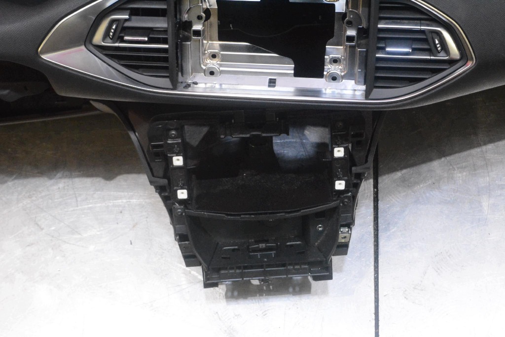 dashboard instrument panel console cockpit airbag EU PEUGEOT 308 2 II T9 13-17