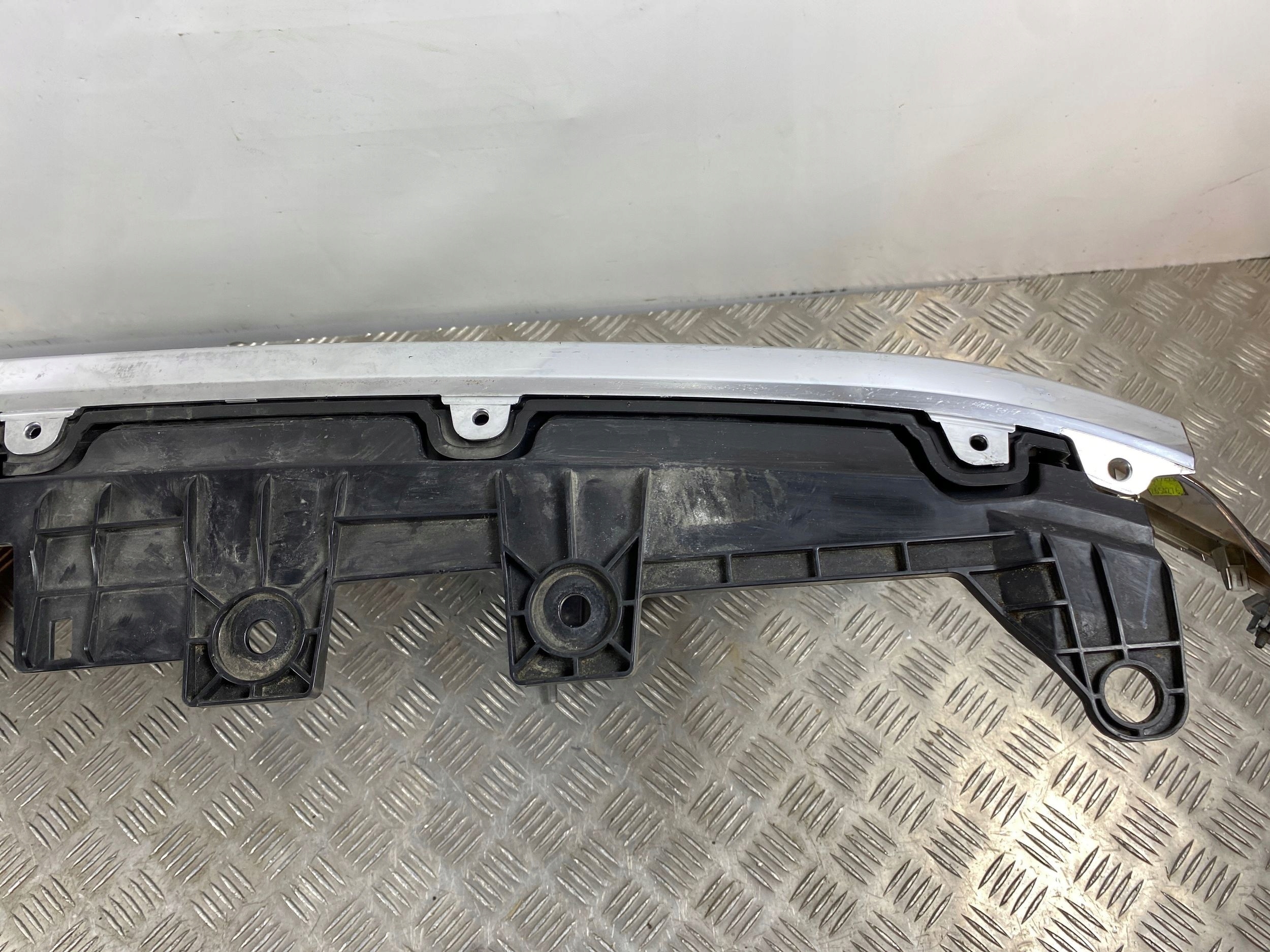 2022 Grand WAGONEER решетка радиатора) 6UG24TRMAC