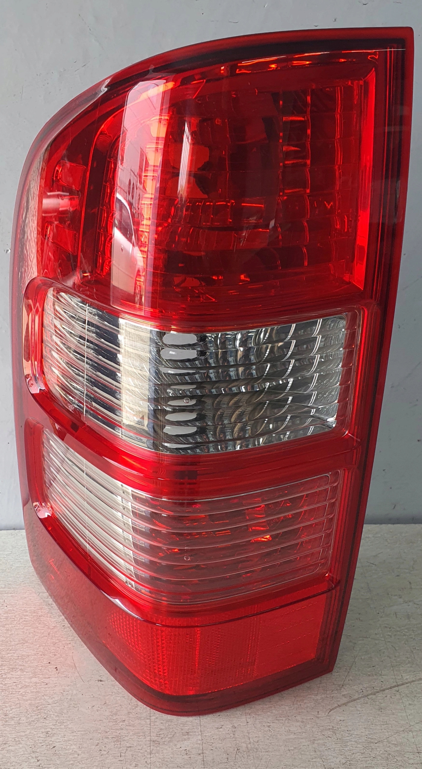 FORD RANGER 2006-2009 light rear left ur87-51160
