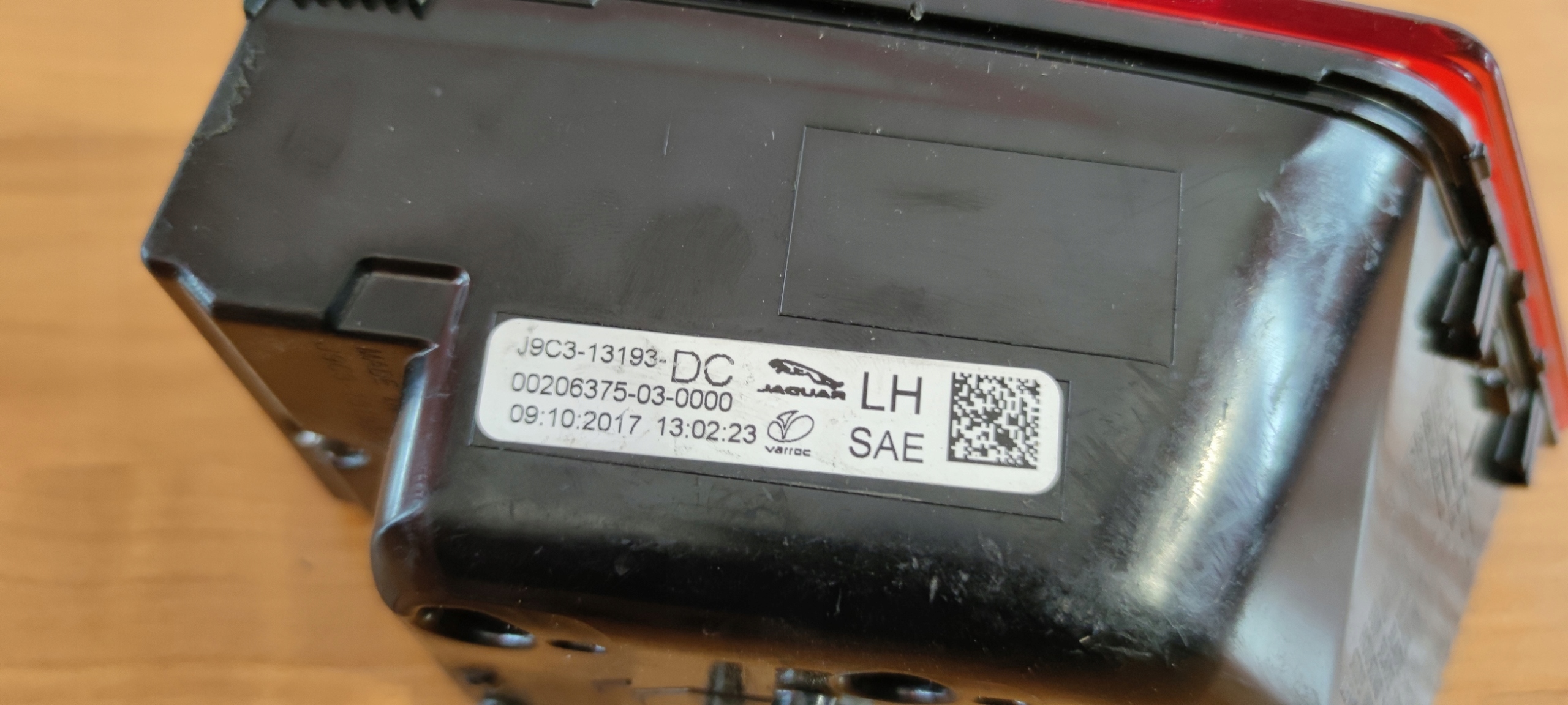 JAGUAR E-PACE left light rear part to the bonnet LEDOWA 17-20R
