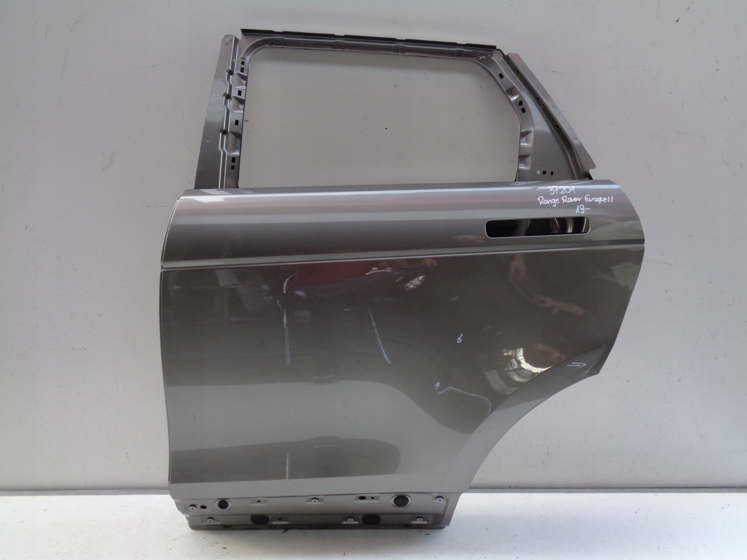 DRZWI LEWE TYLNE RANGE ROVER EVOQUE II 19- NR 37201