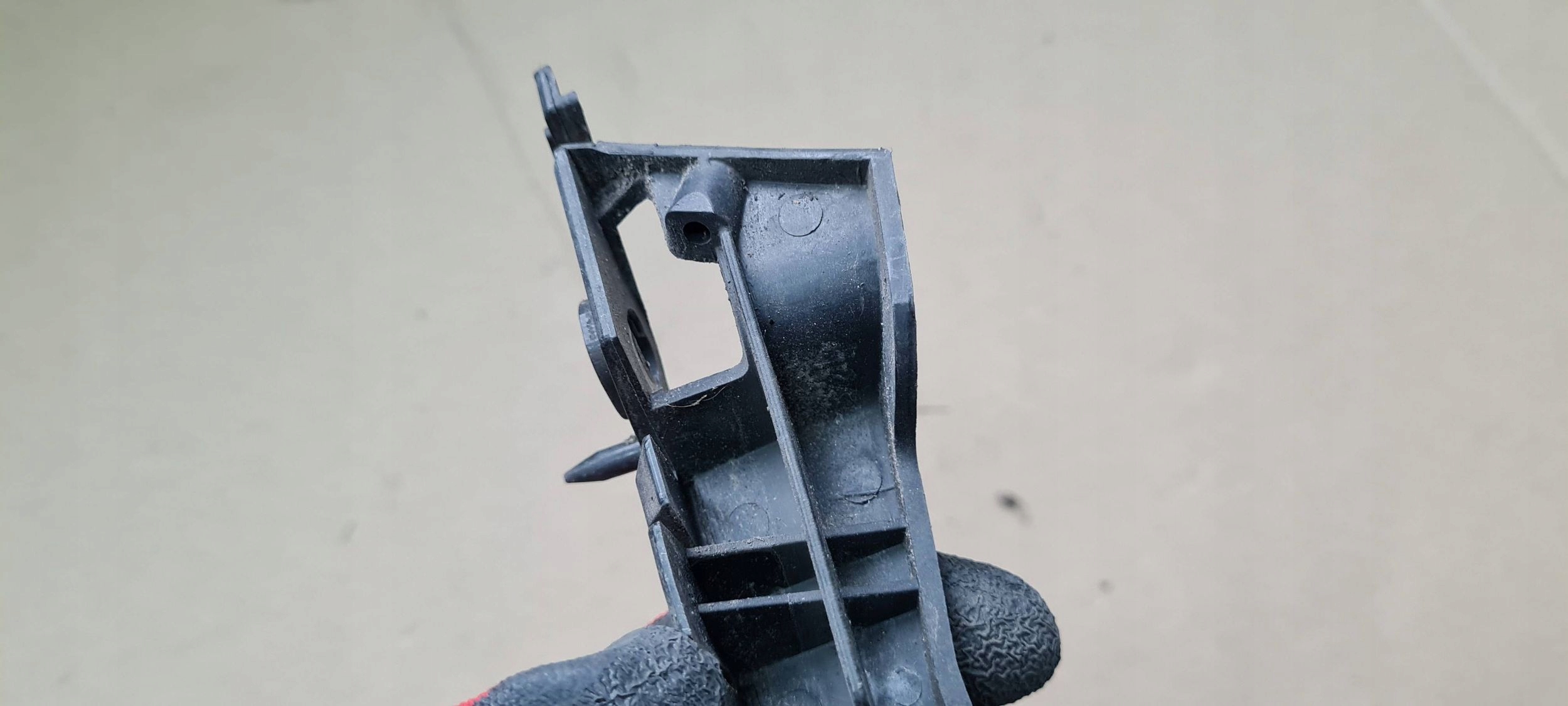 A4 B8 S4 support bracket holder of a bumper left front 8K0807283