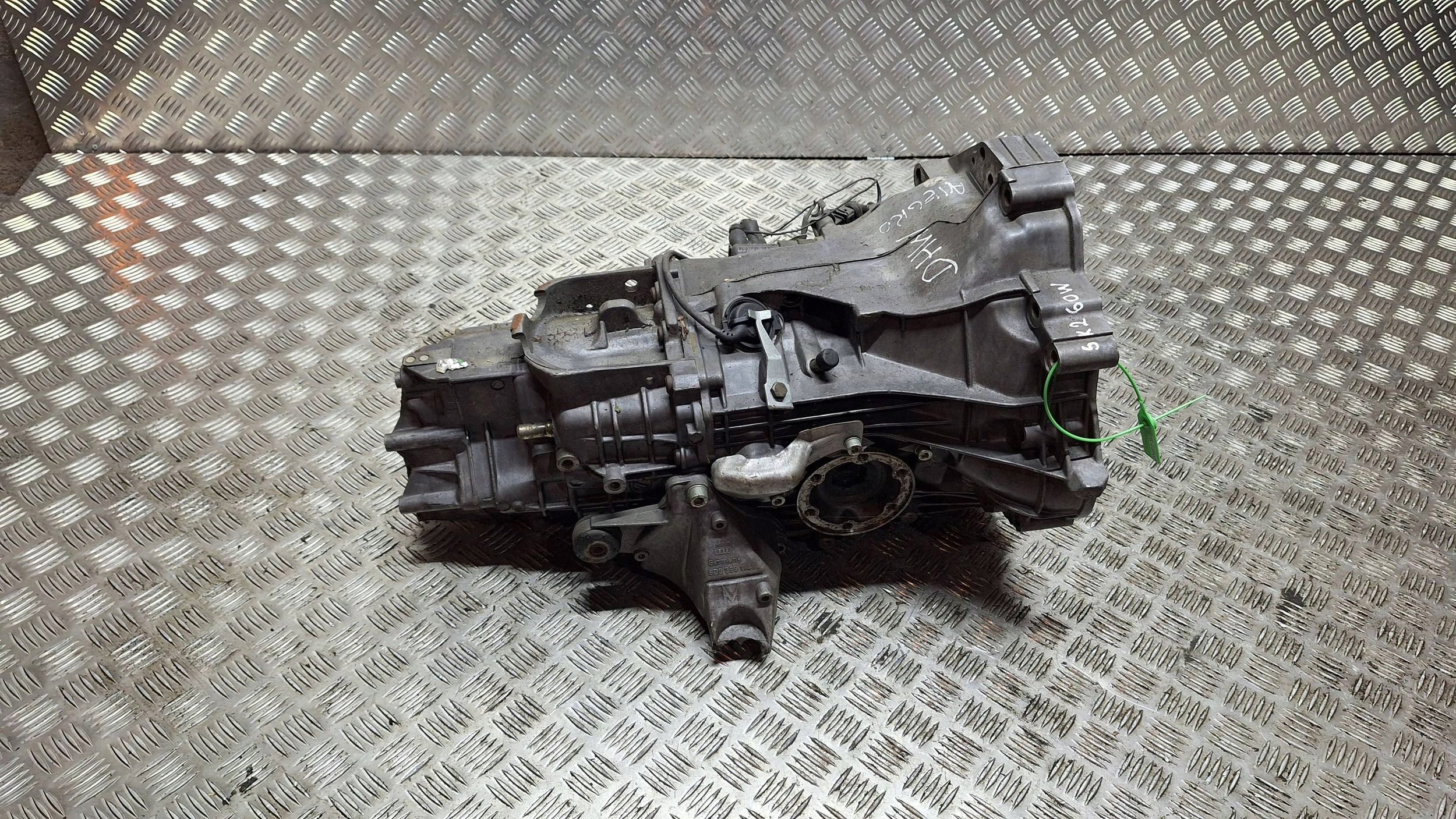 Getriebe DHW AUDI A4 B5 LIFT A6 C5 PASSAT B5 1.8T