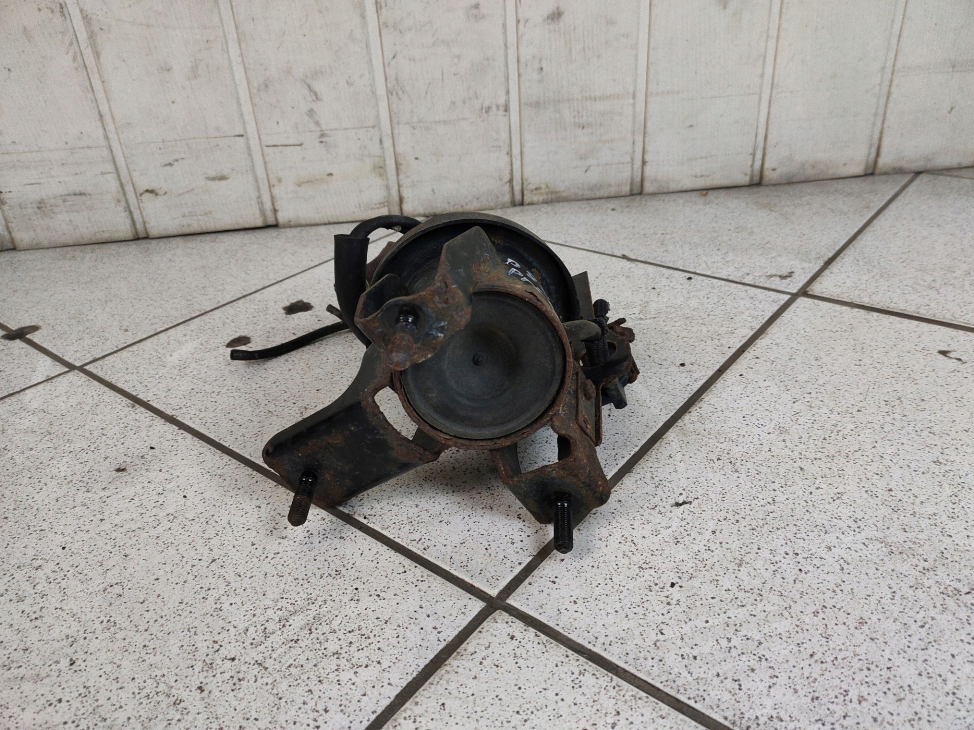 engine mount front Toyota Sienna 3 2011