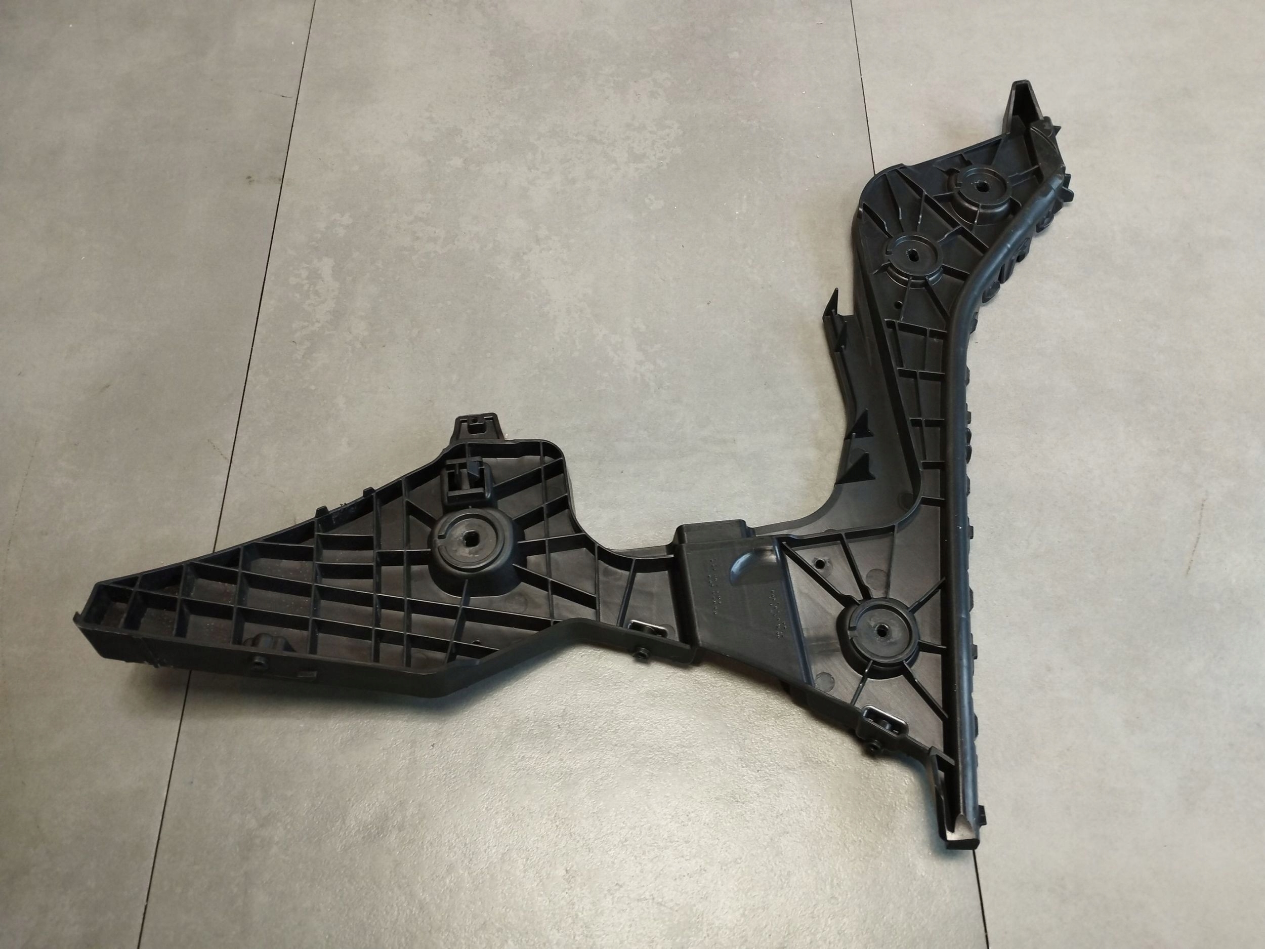 Audi A5 B10 KOMBI bumper bracket left rear part 8B3807453B