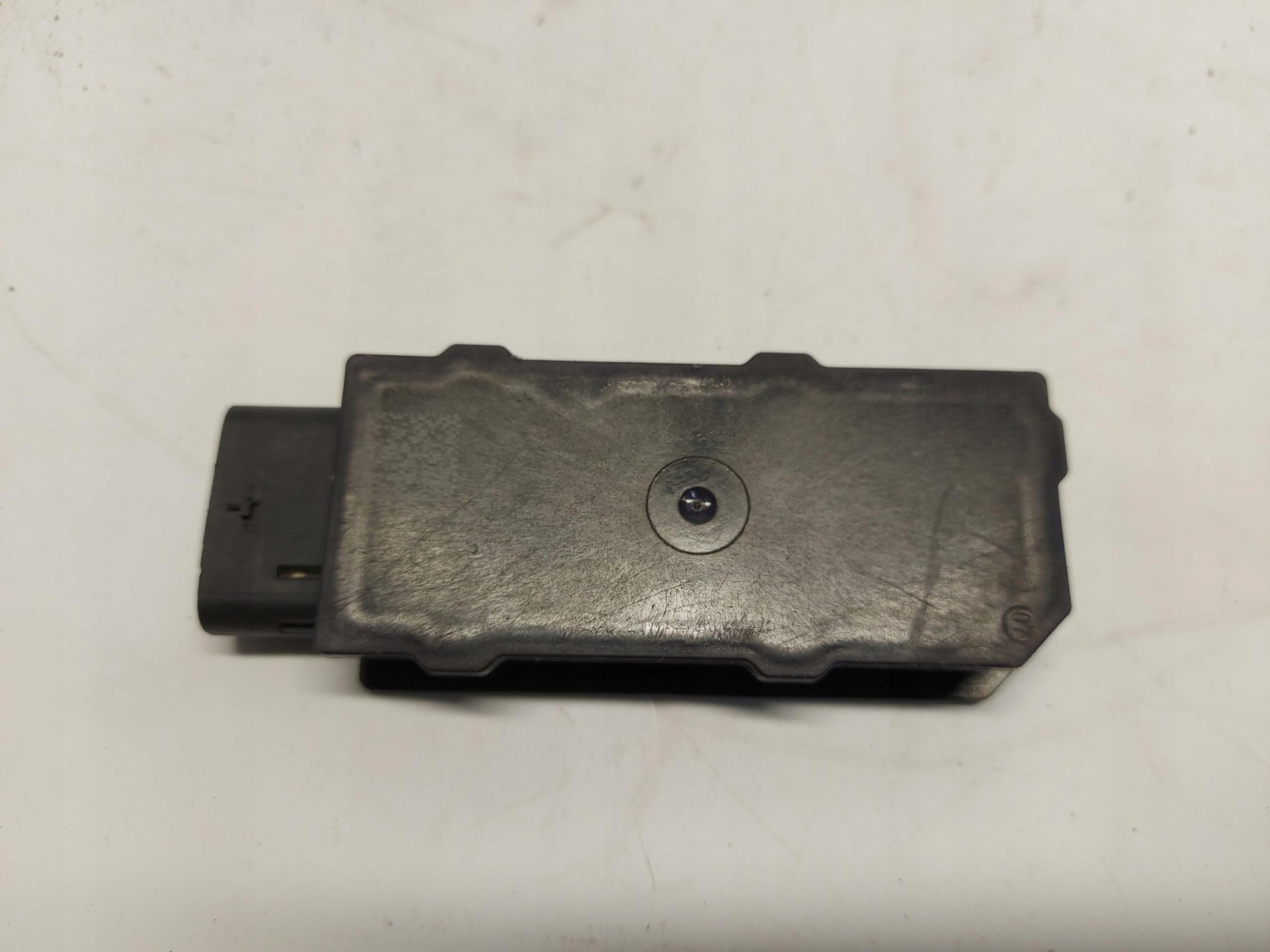 VW ID4 11A , 2024r SUV 5D antenna amplifier