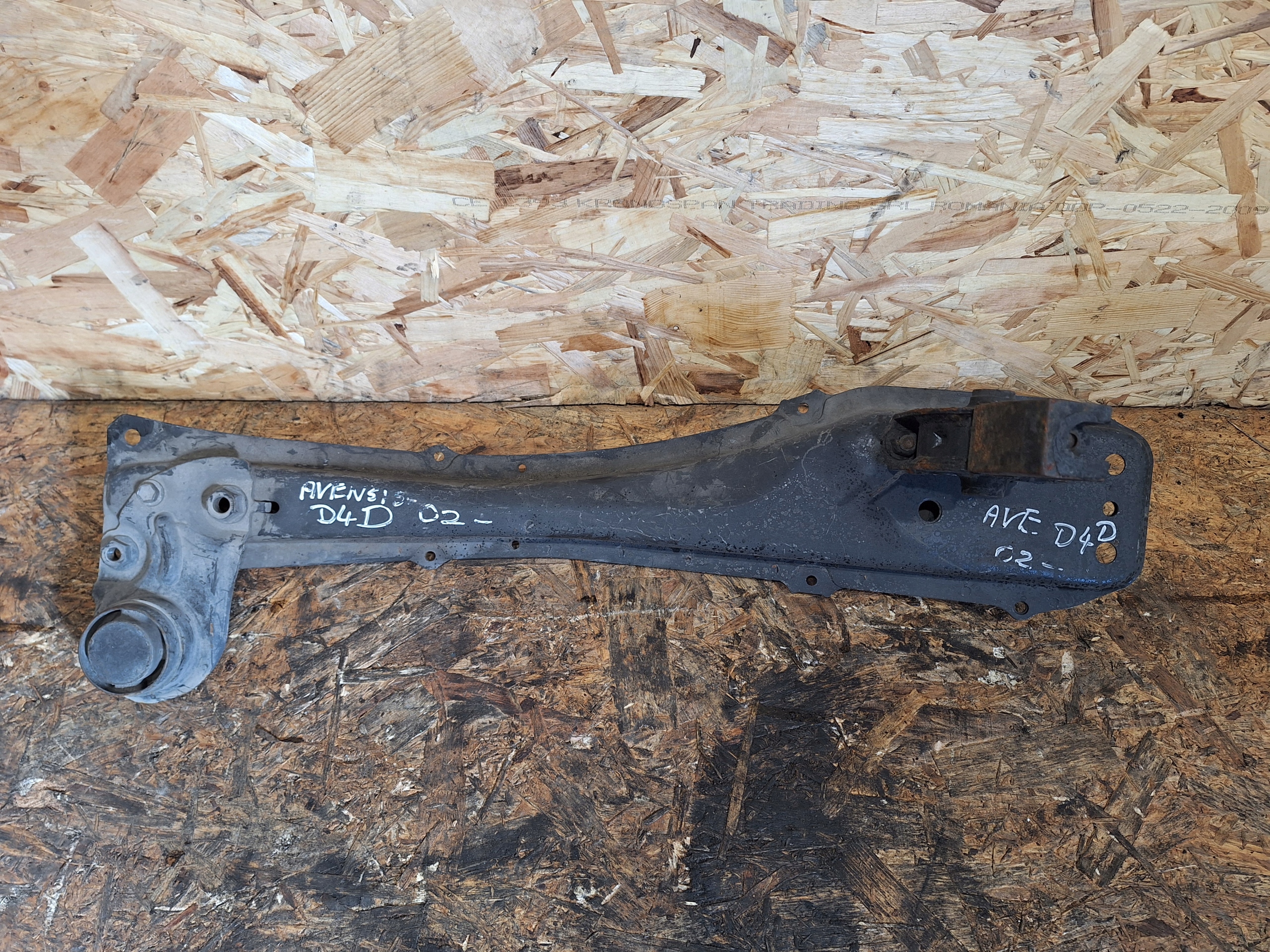 sider below engine pillar TOYOTA AVENSIS T25 02- D4D
