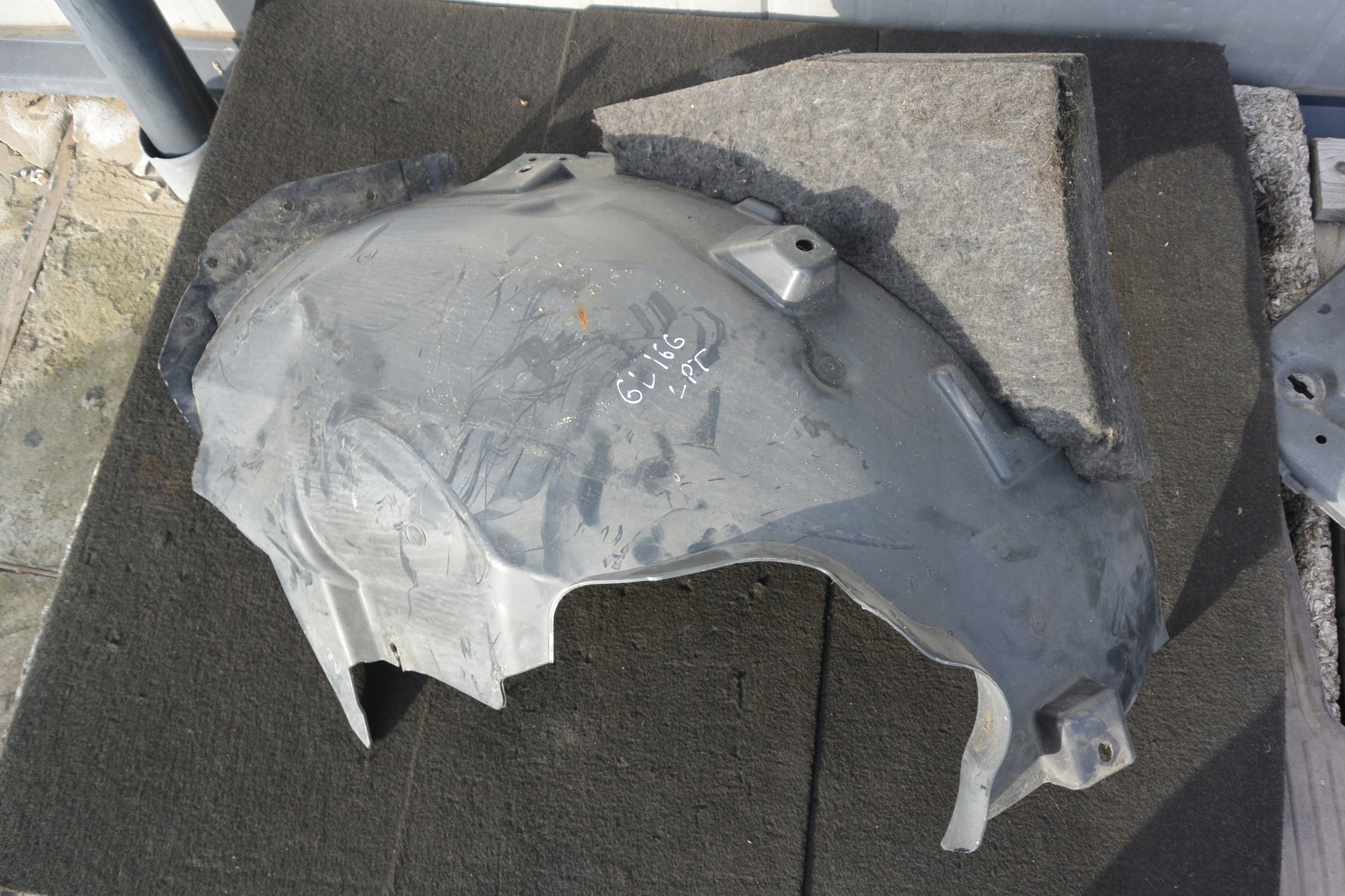 mudguard left front left MERCEDES-BENZ ML-KLASA GL W166 X166 A1668847622