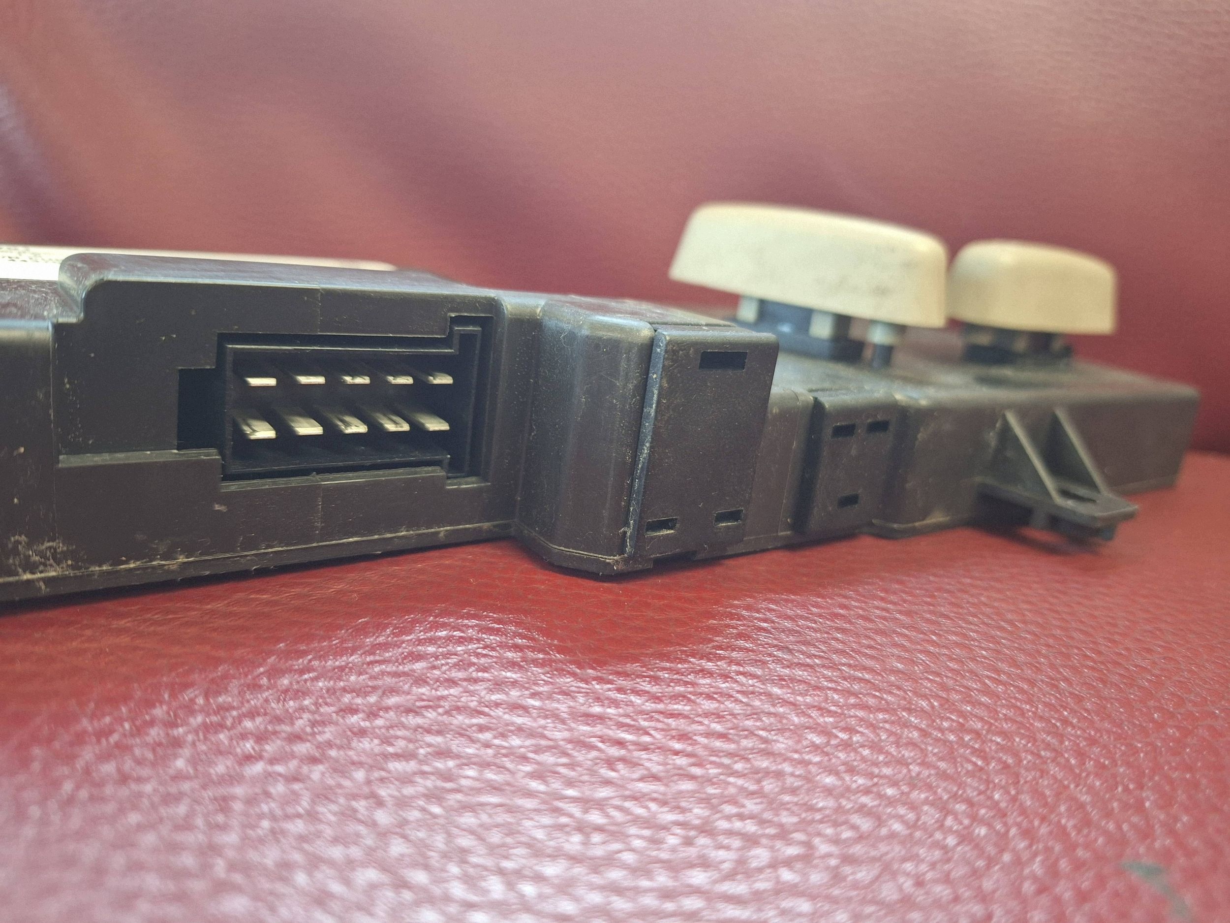 running board controls front side right Renault Laguna III 443754300