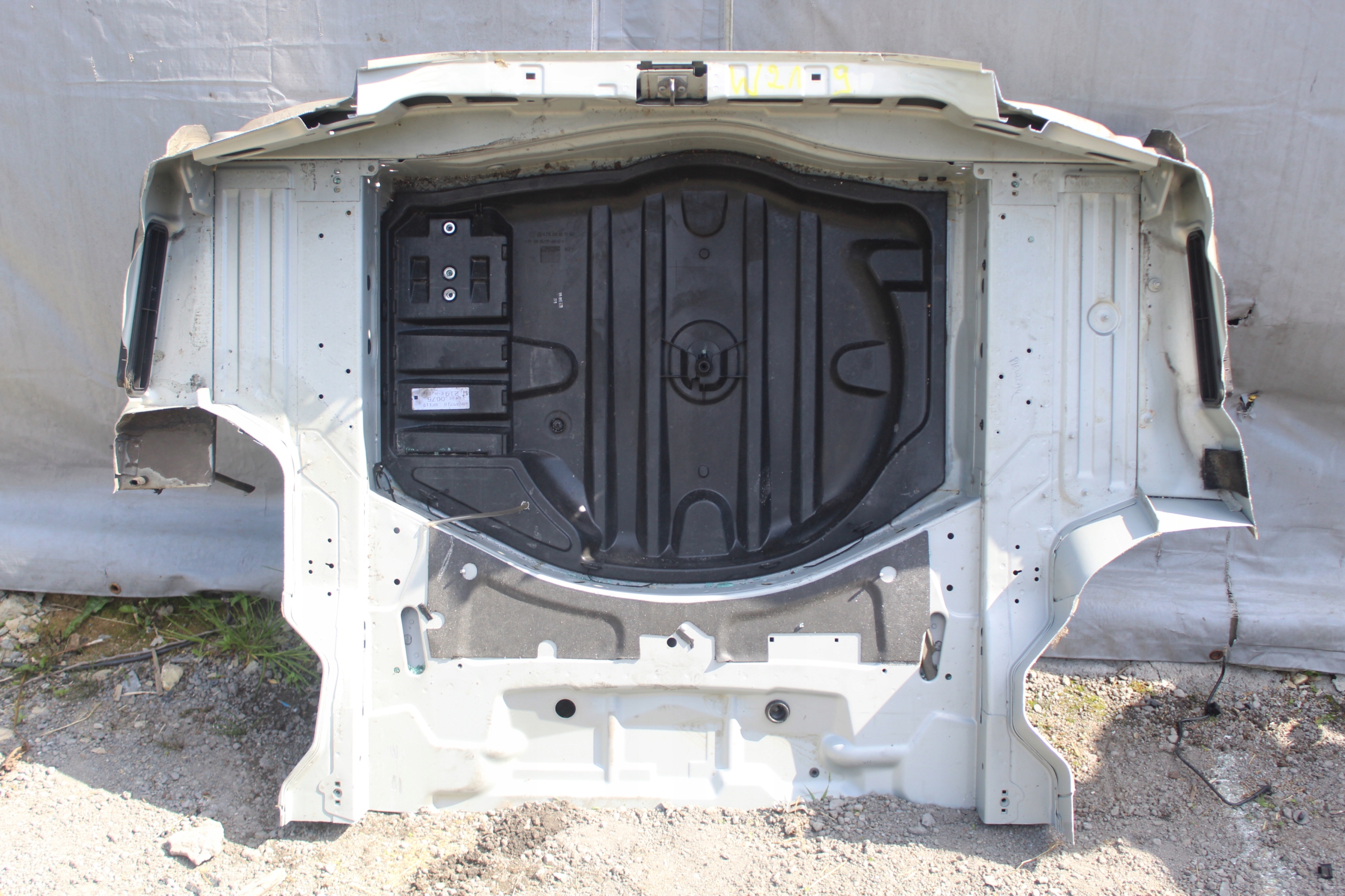 MERCEDES CLS W219 задній ремінь чверть ванна задня