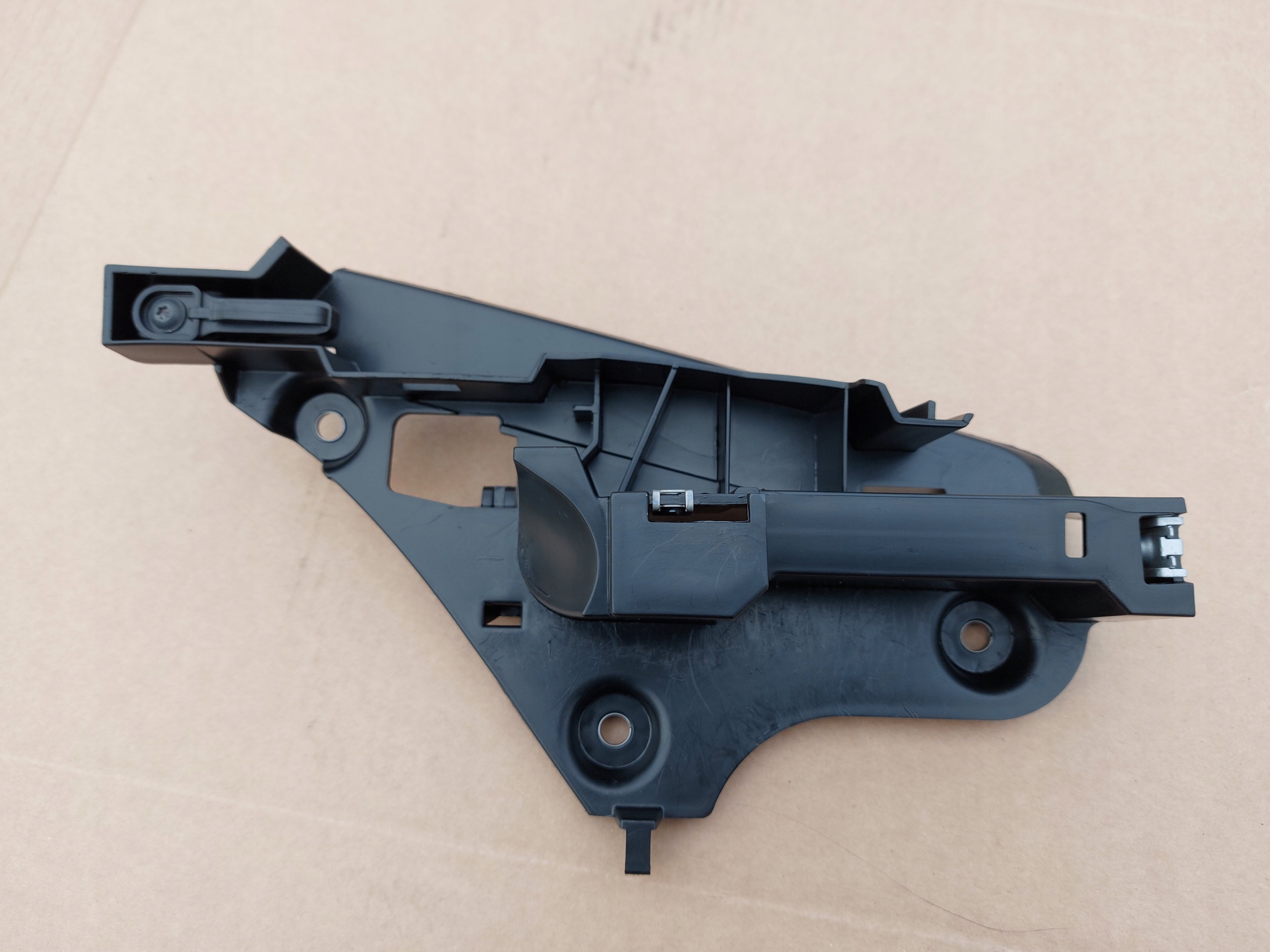 648A58607R - КРІПЛЕННЯ КАПОТА Л RENAULT TWINGO III 14-