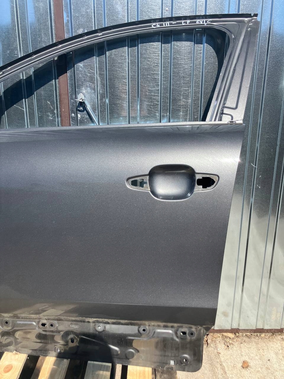 dveře levý předek CITROEN C4 III EVL EVLC BDB