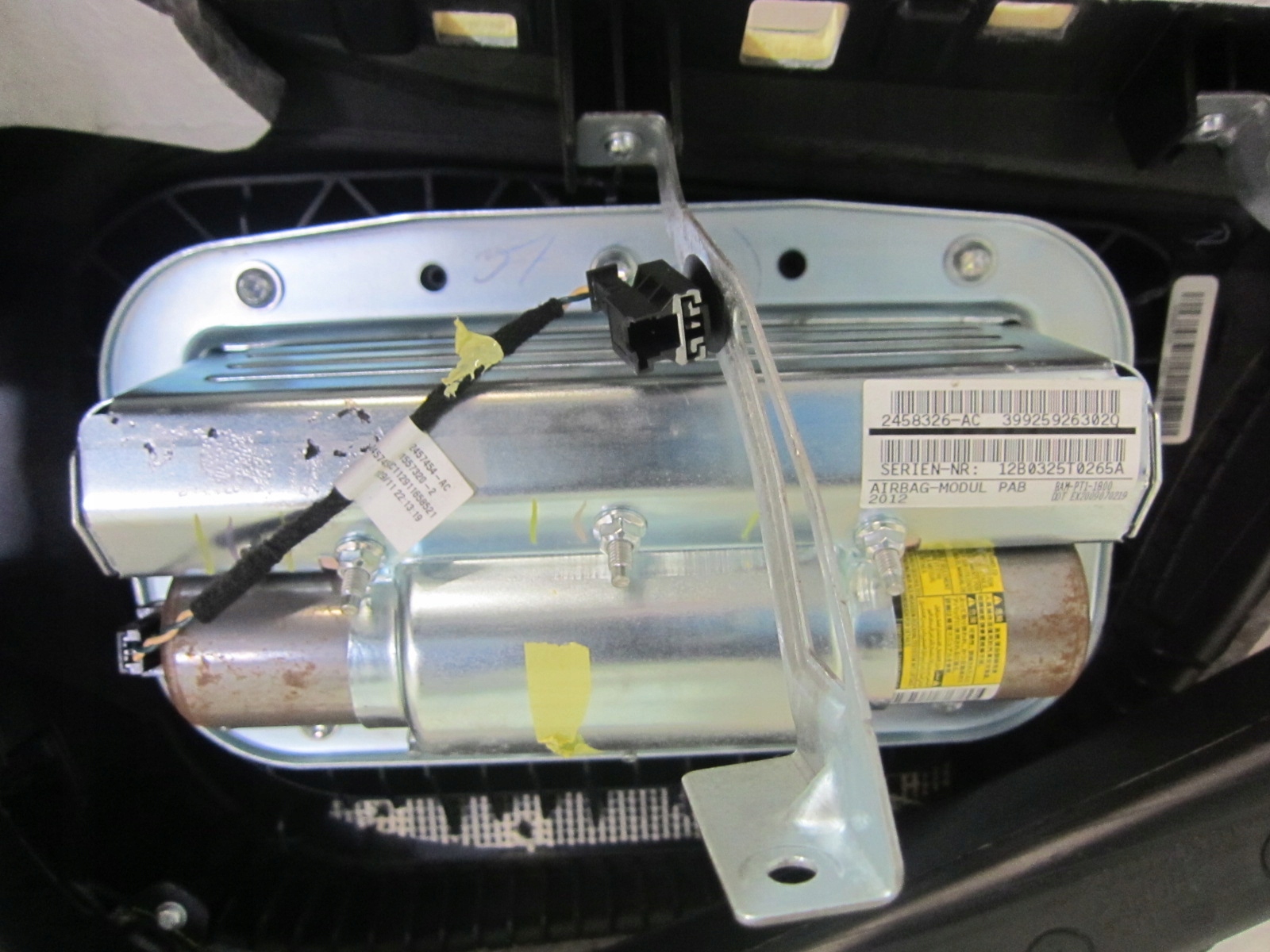 BMW X3 F25 dashboard instrument panel airbag adjusters without