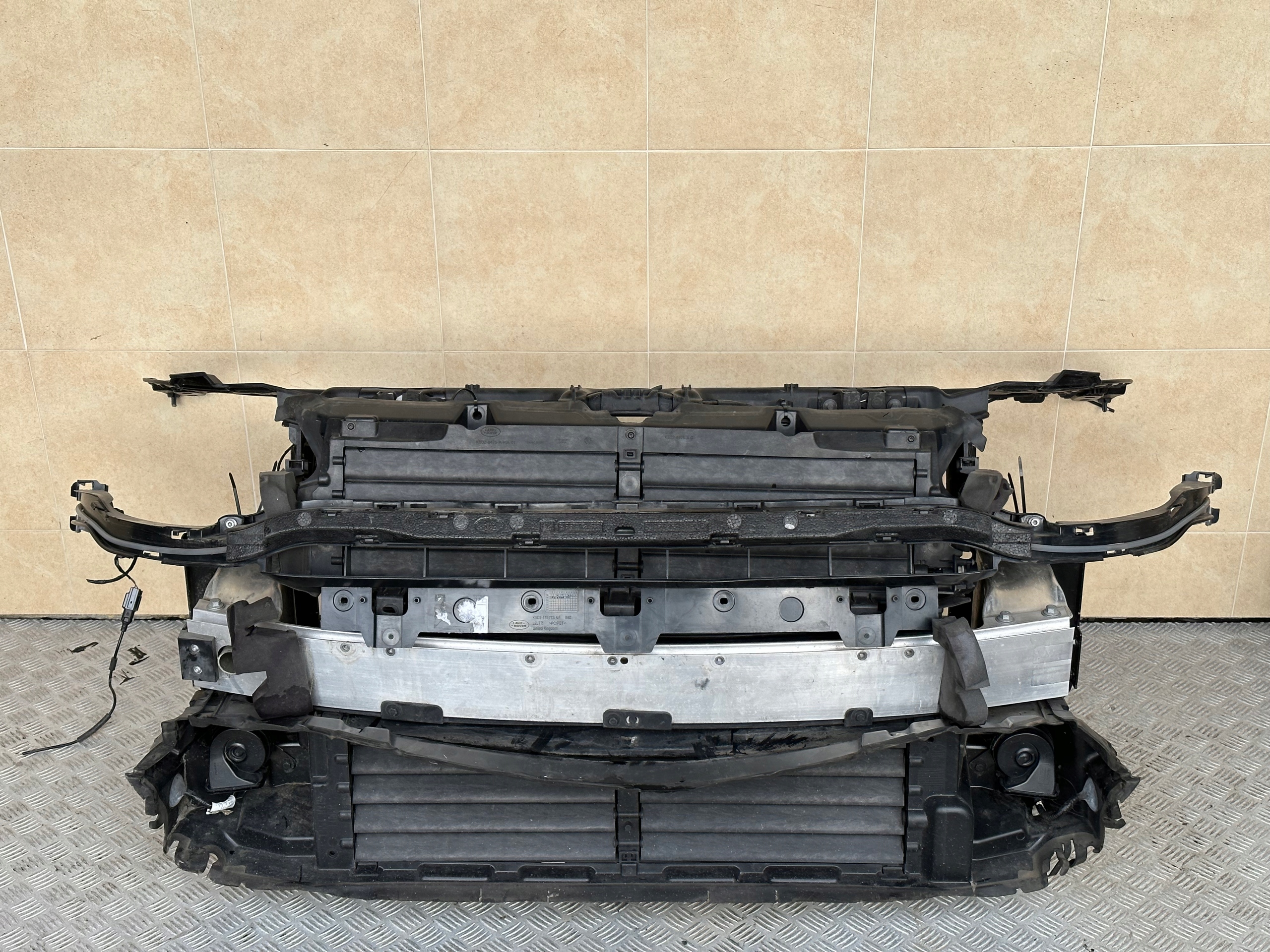 PAS PRZEDNI KOMPLETNY CHŁODNICE EVOQUE II 2.0D 21R