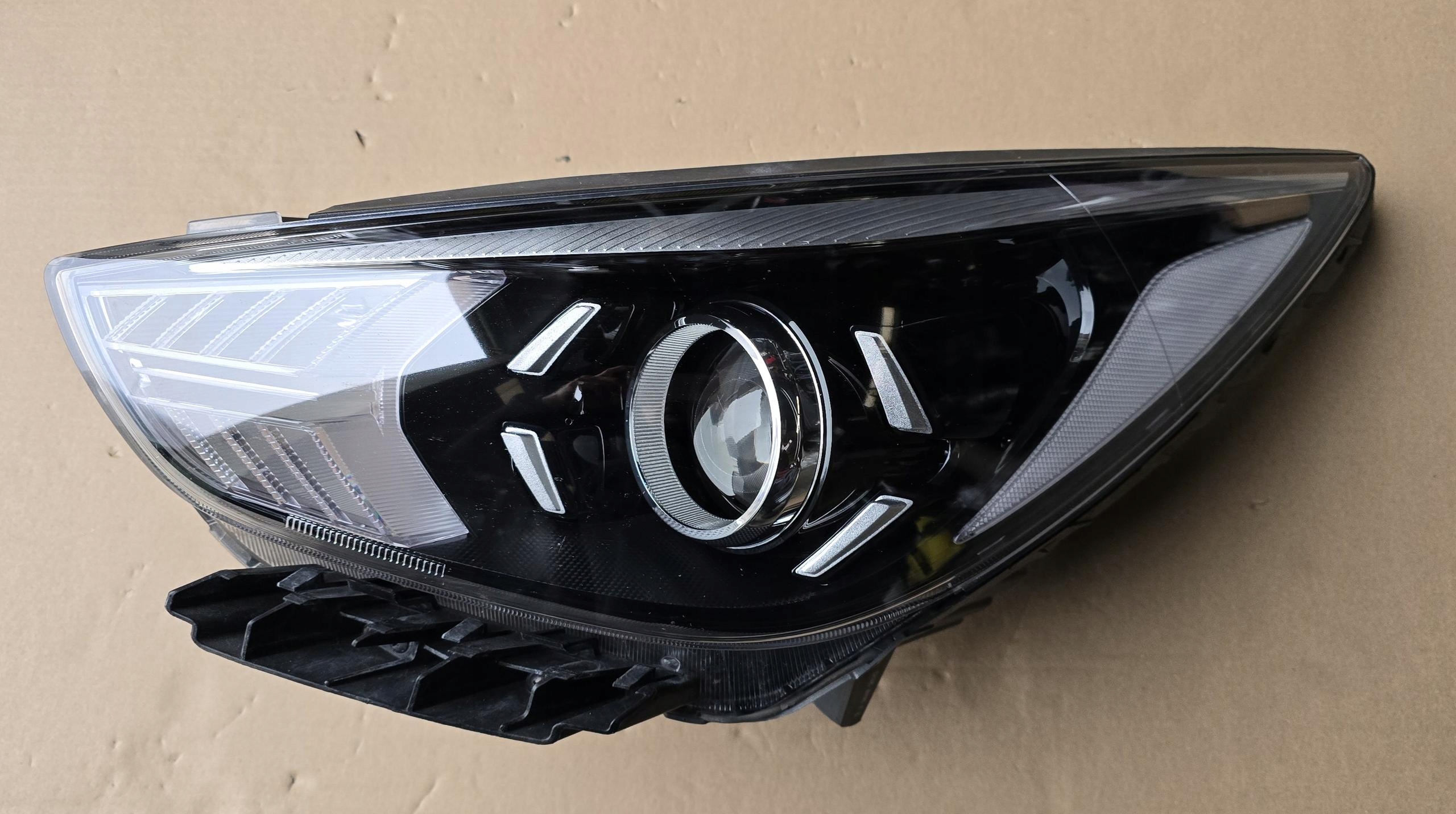 light front front left KIA NIRO