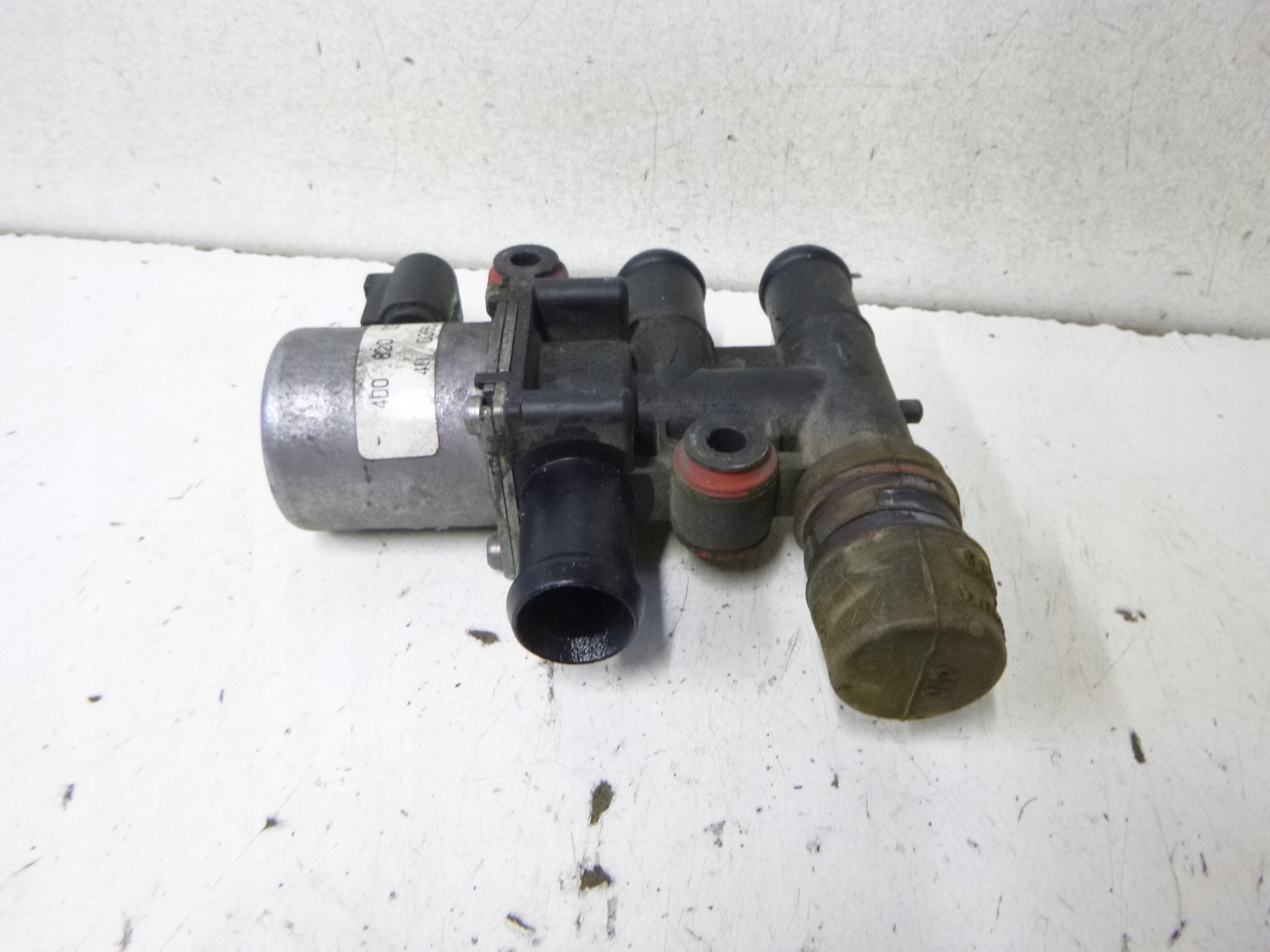 POMPE CIRCULATION D’EAU ÉLECTROVANNE AUDI A6 C6 3.2 4D0 820 035D 2006R.