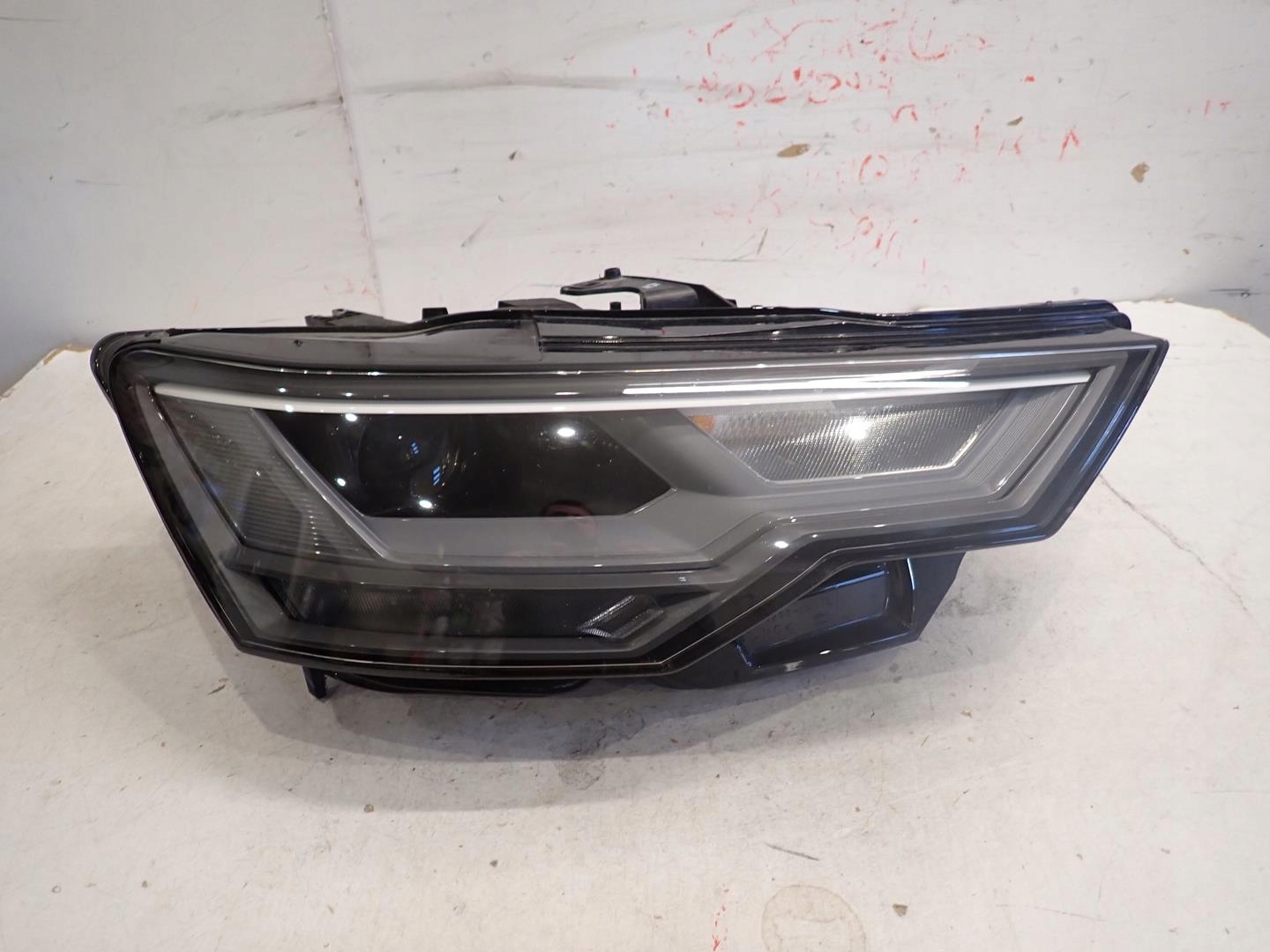 light front front right AUDI A6 C8 2018- FULL LED 4K0941034