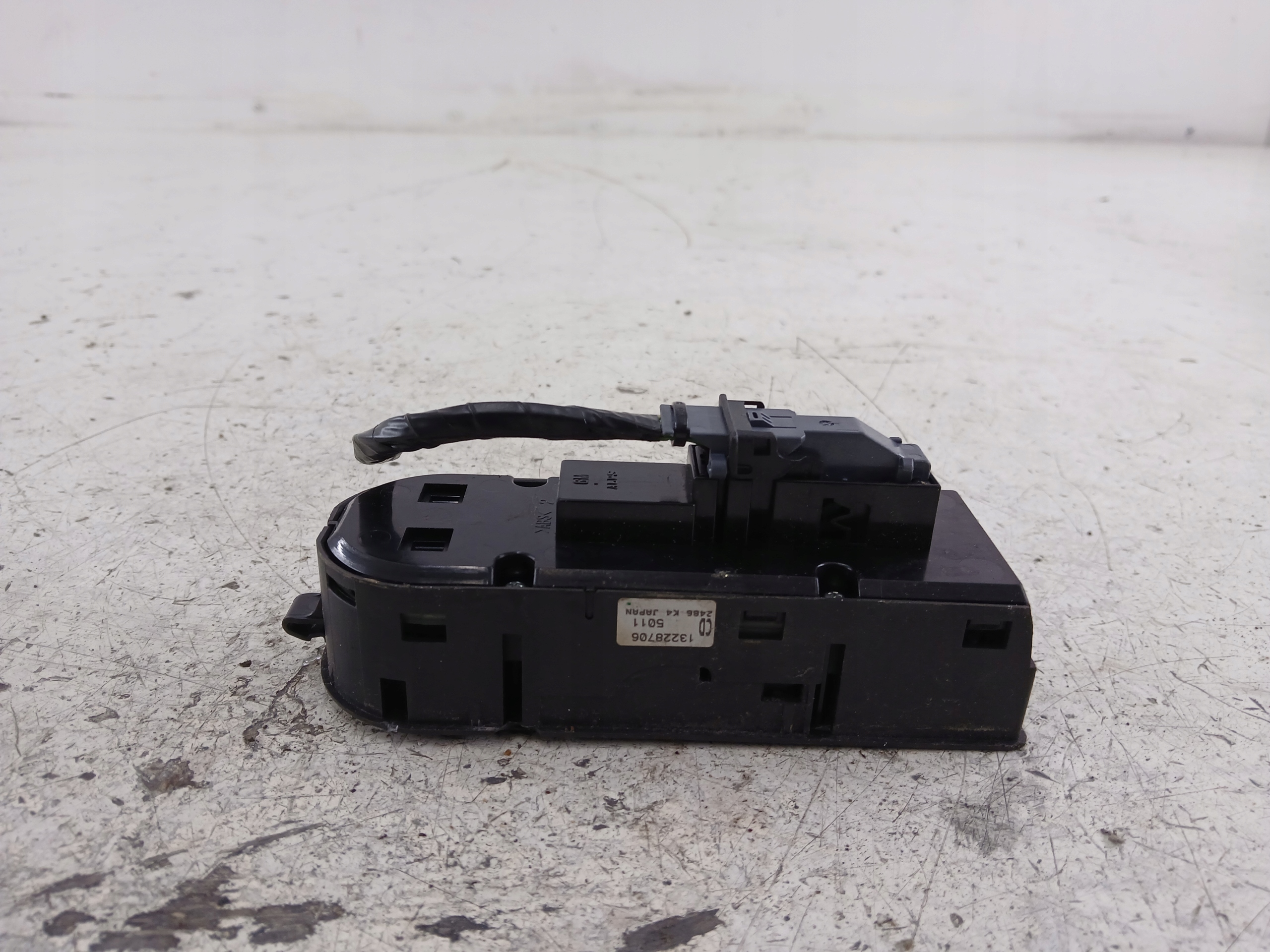 OPEL ASTRA III H ZAFIRA B PANEL okna levý předek 13228706