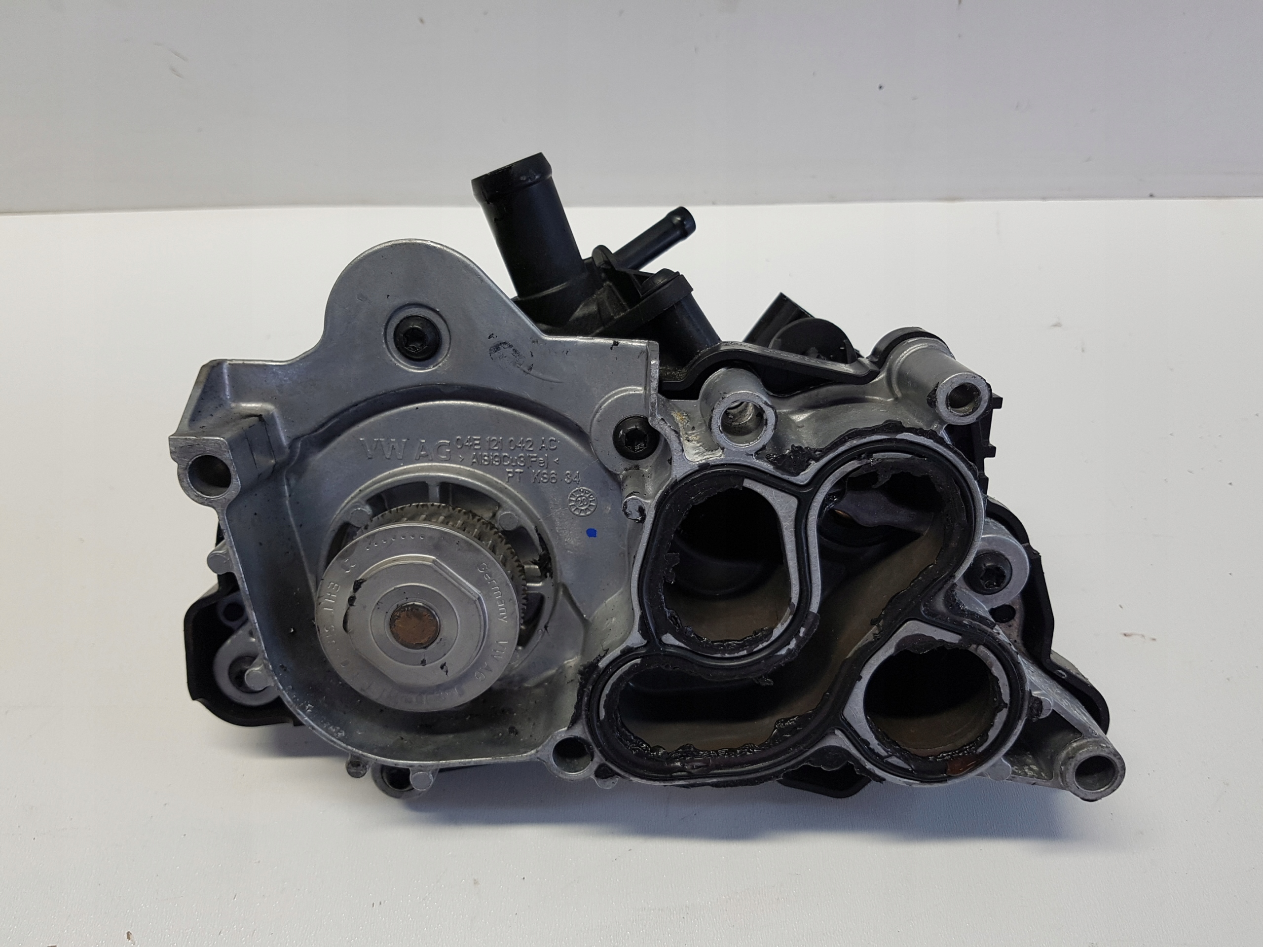 SEAT LEON III 5F water pump 04E121600CB