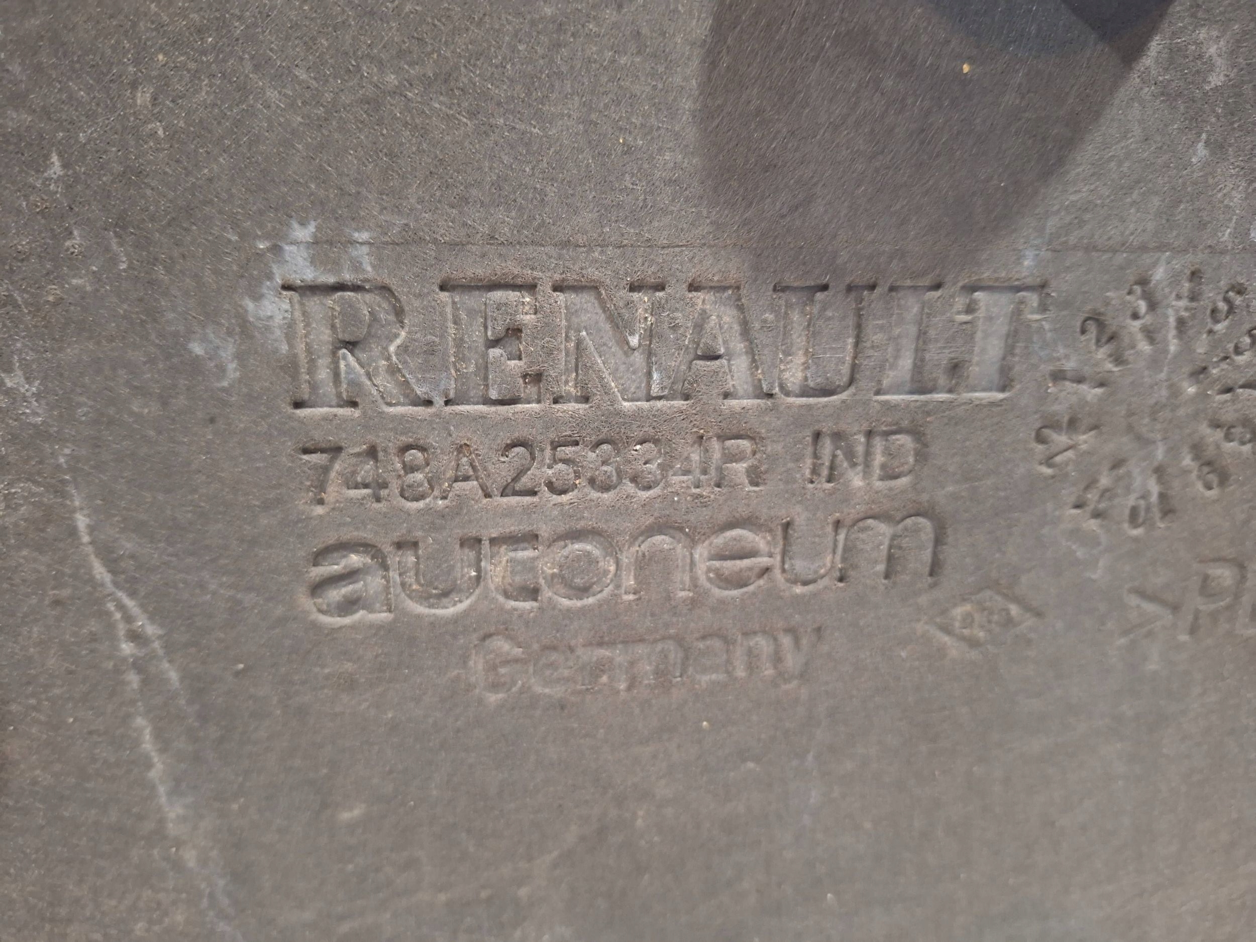 cover lower chassis 748A25334R RENAULT CAPTUR II 1.6 E-TECH 2019