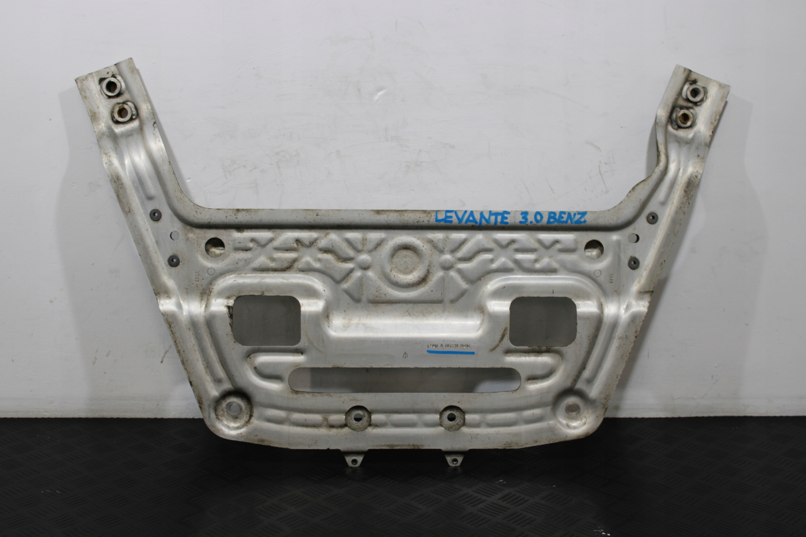 pillar KOLYSKI cover below engine MASERATI LEVANTE M161