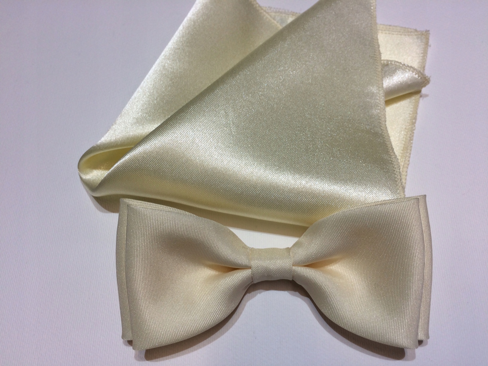 

Beżowa Kremowa Jasna Mucha Z Poszetką-chusteczką