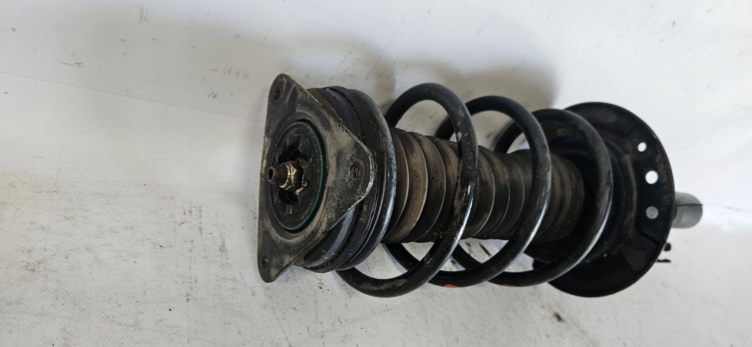 shock absorber left front NISSAN QASHQAI II J11