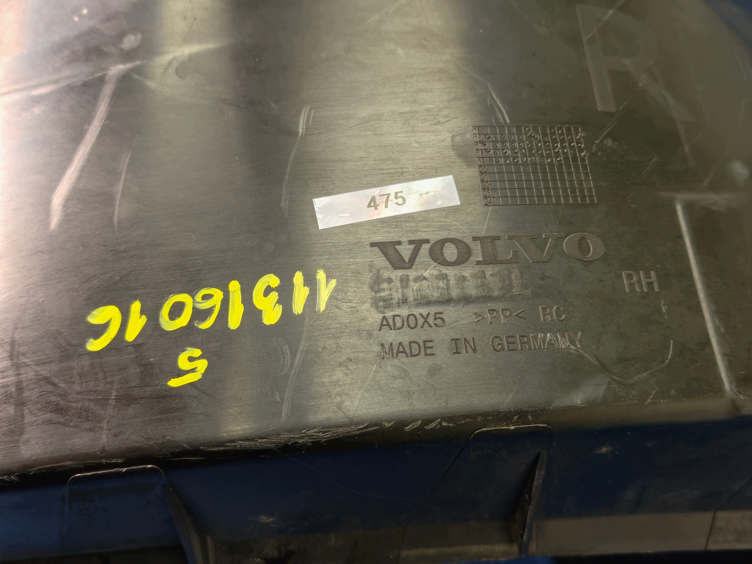 VOLVO S90 II V90 17- mudguard right front right front original 31694672