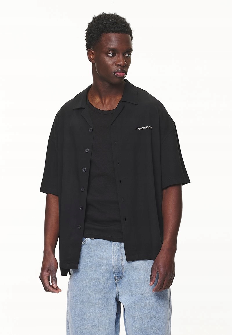 Černá košile z viskózy Pegador S