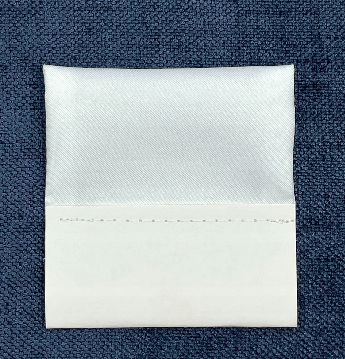 Biała prostokątna poszetka wypustka do marynarki Model BIAŁA PROSTOKĄTNA POSZETKA - WYPUSTKA
