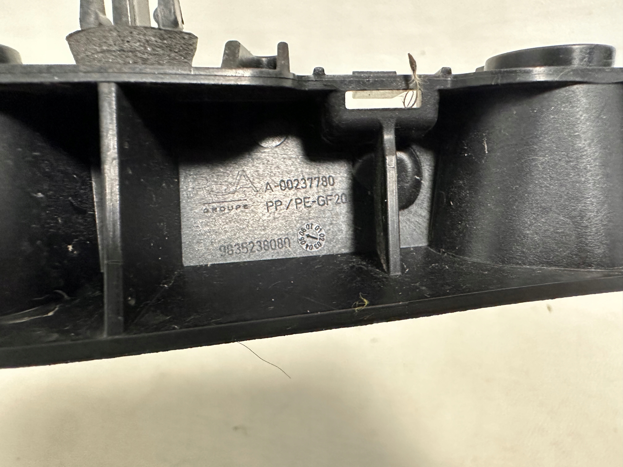 OPEL MOKKA SUPPORT SUPPORT PLAQUE PARE CHOC 9835238080