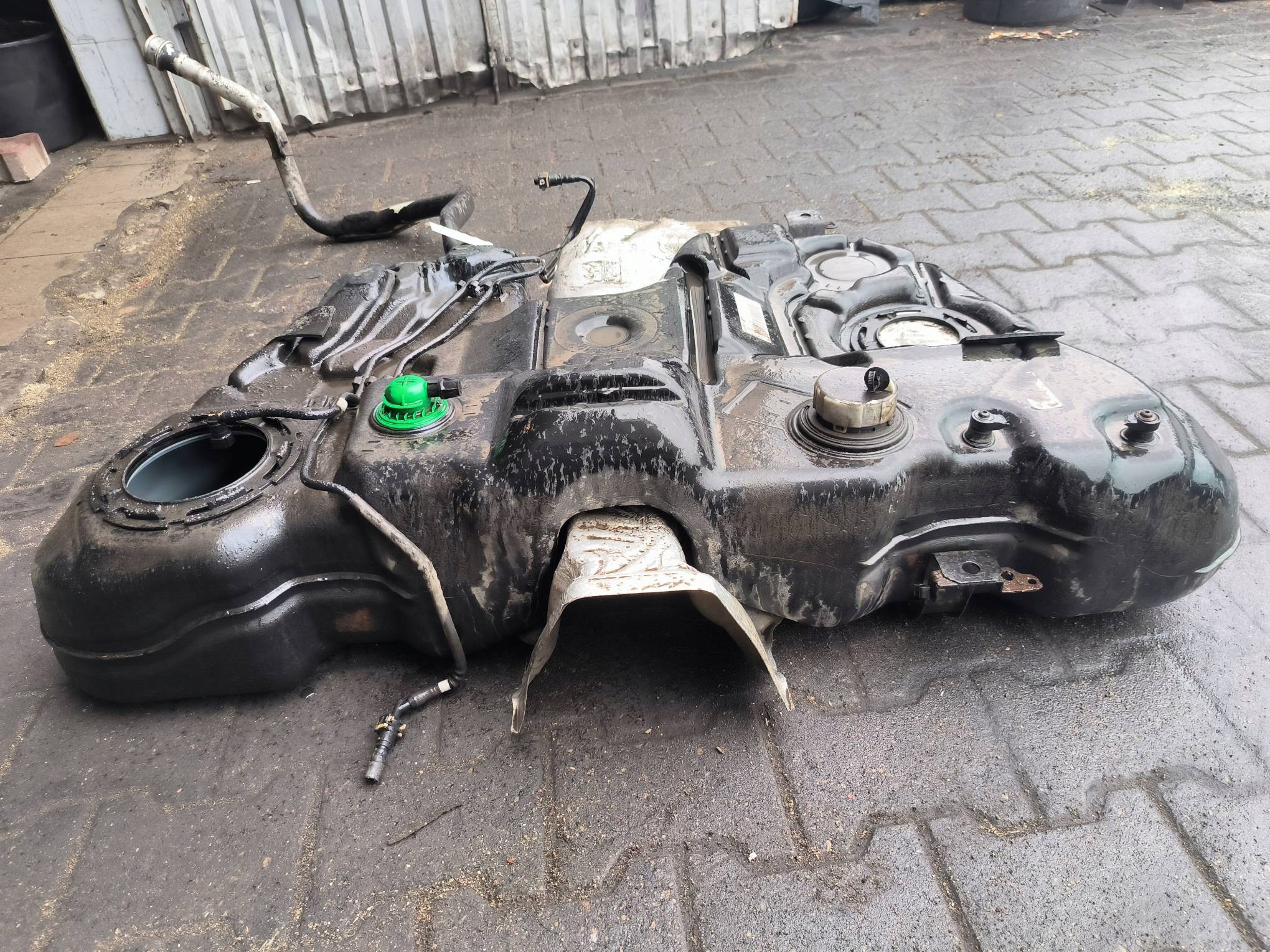 fuel tank 2.0 D4 VOLVO V70 III LIFT