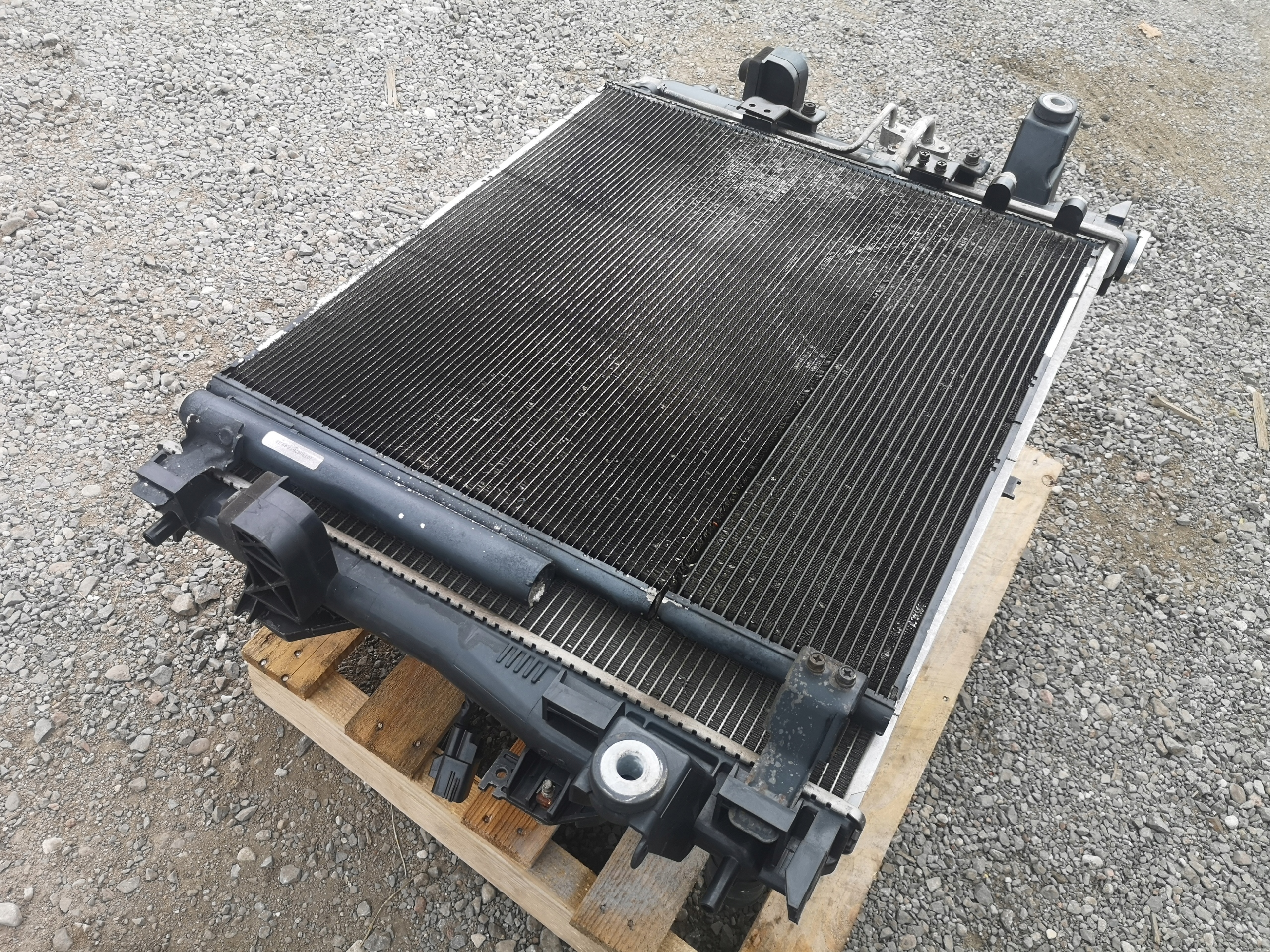 radiator radiator komplet Dodge RAM 1500 5.7 2009