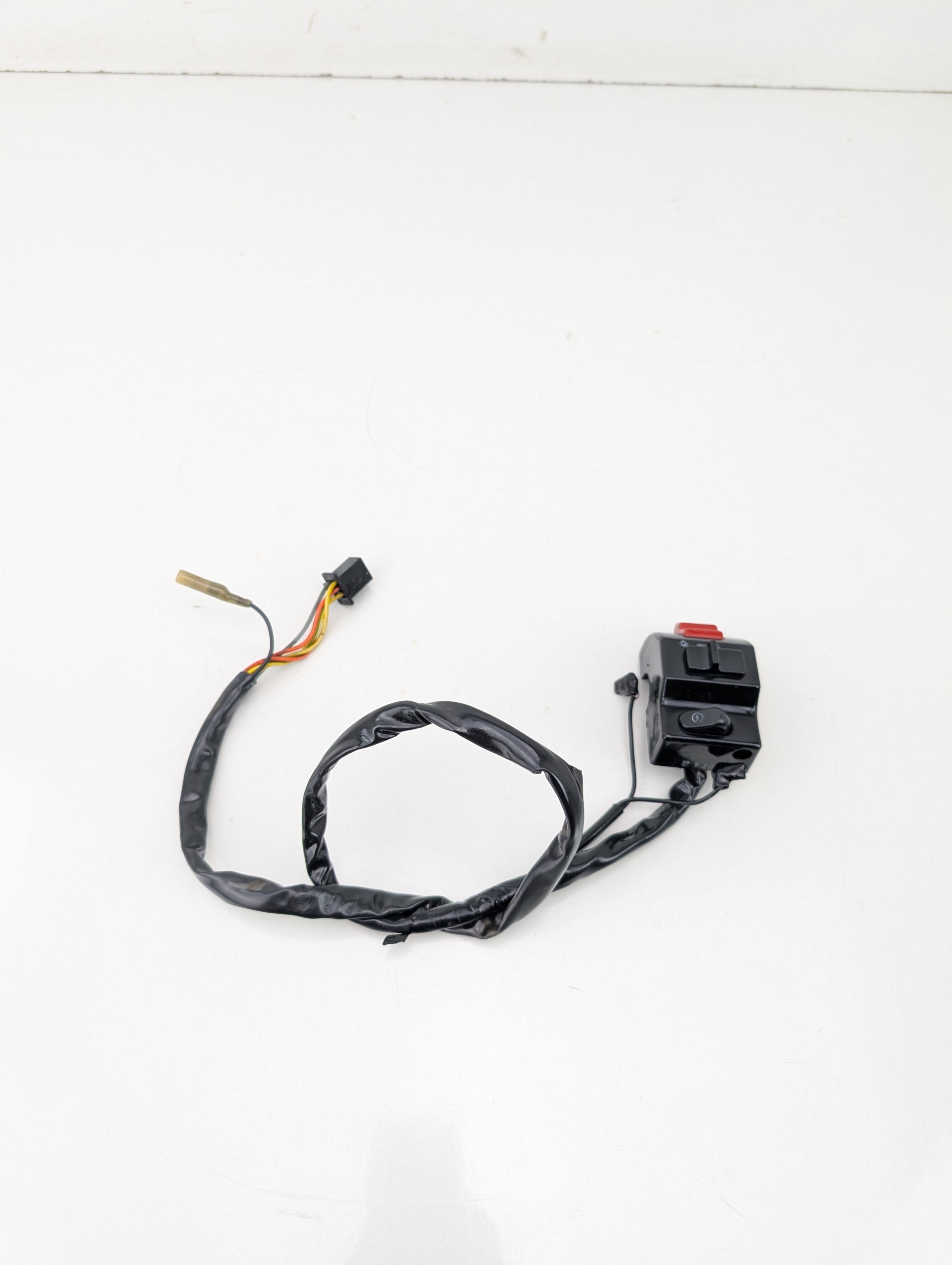 HYOSUNG GT 125 PRZEŁĄCZNIK PRAWY