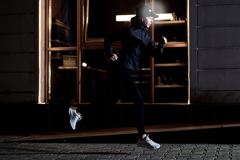 CZAPKA Z LATARKĄ LAMPKĄ LED ŁADOWANIE USB DOTYKOWA Cechy dodatkowe diody