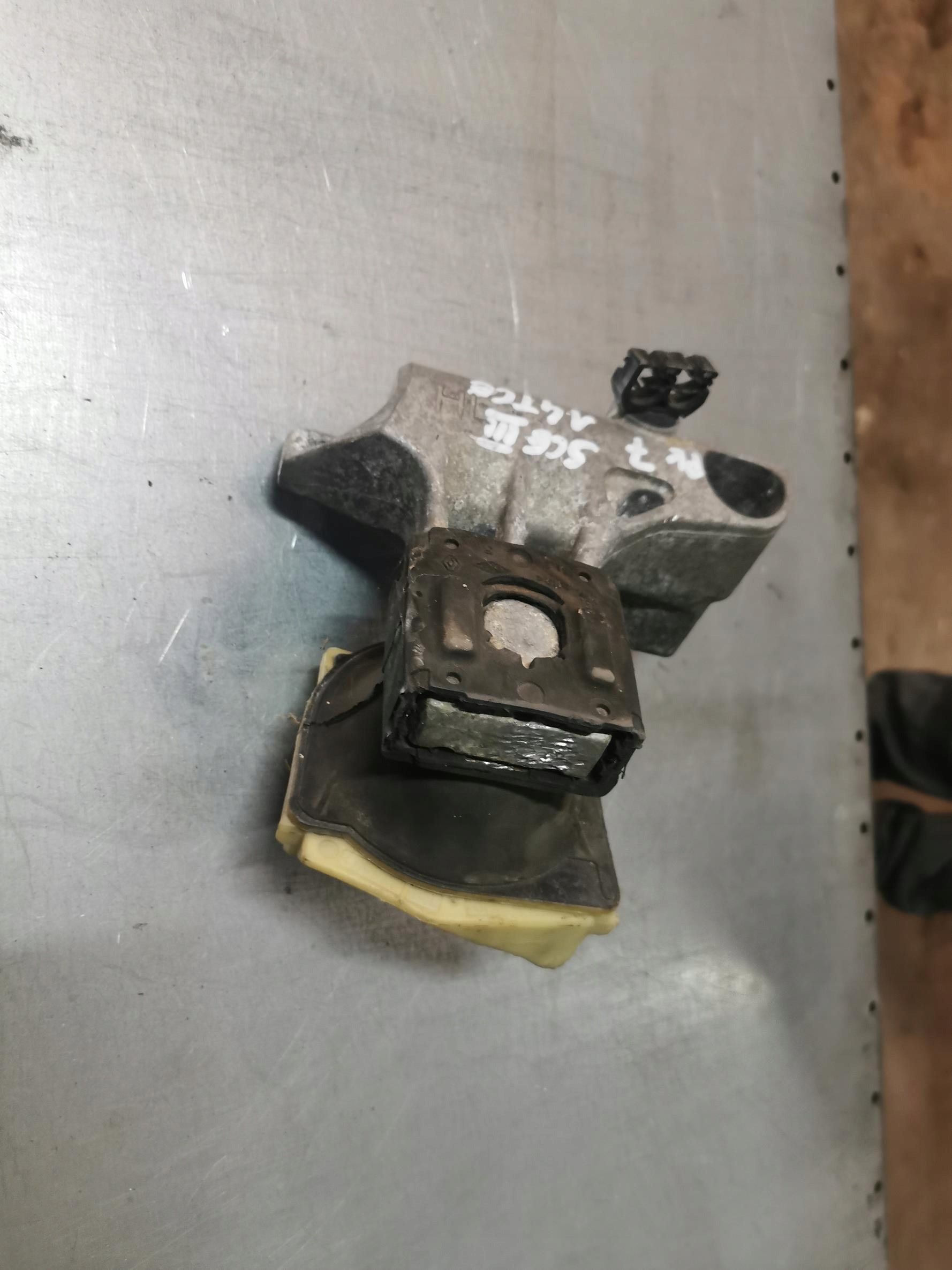 holder engine mount RENAULT SCENIC III 1.4 TCE 112100017R