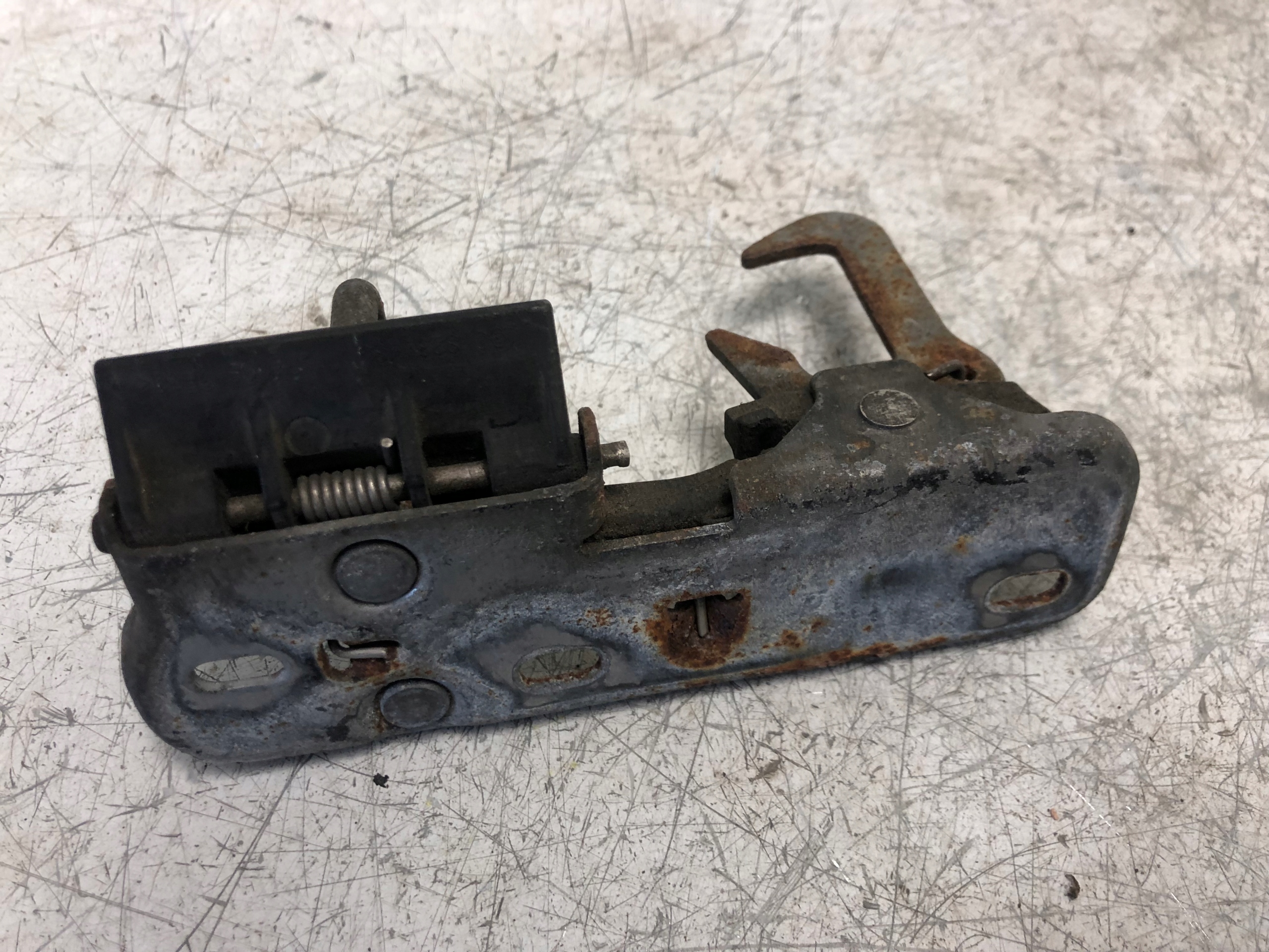 de la Serrure RYGIEL du capot VW EOS 1Q0823480