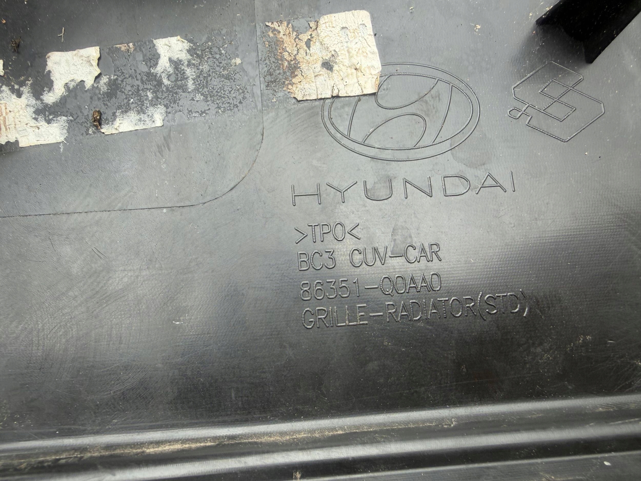 HYUNDAI BAYON grid central of a bumper grille front front 86351-Q0AA0