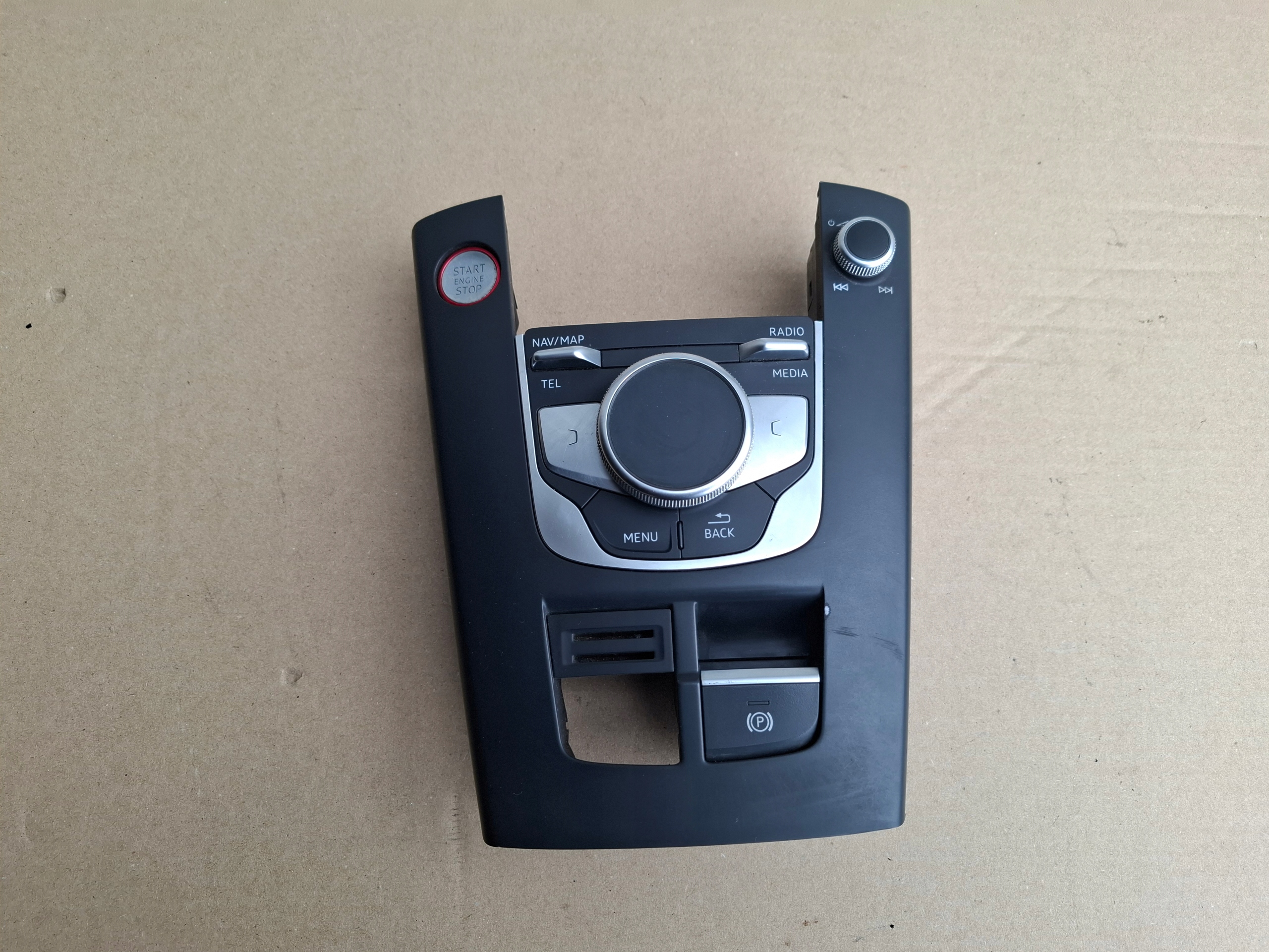 Panel centralny MMI tunel frame Audi A3 8V 8V0919614BK