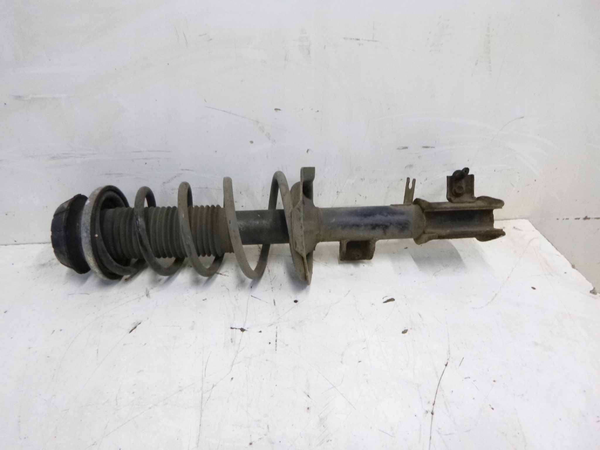 shock absorber front right SUZUKI SX4 1.6 2009r.