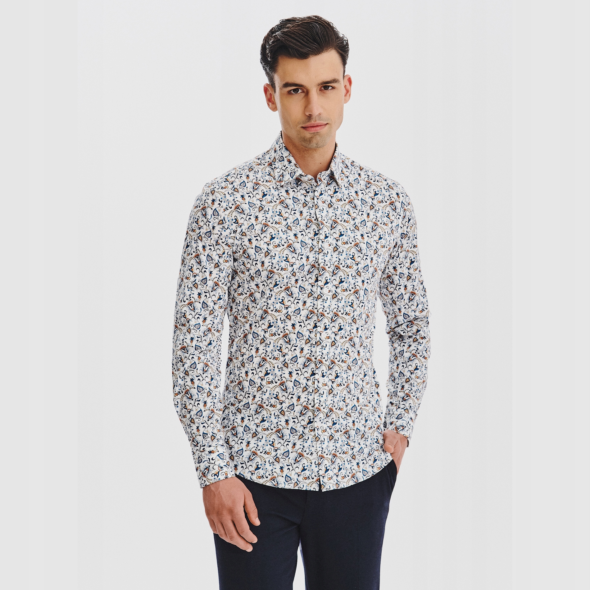 Bílá pánská košile s výrazným květinovým vzorem Pako Lorente vel L
