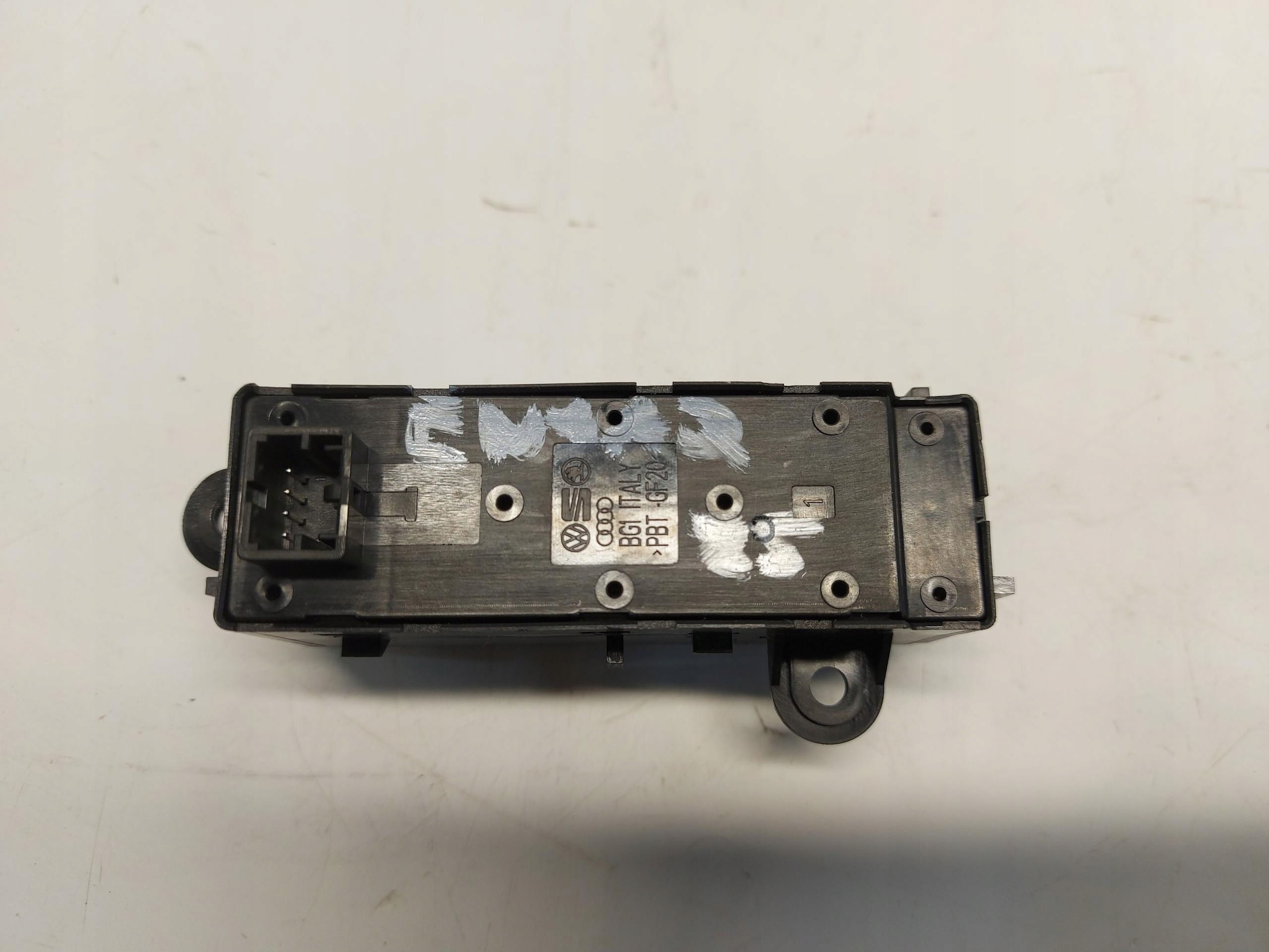 SKODA Enyaq 5LA iV85 light switch 5E8941501