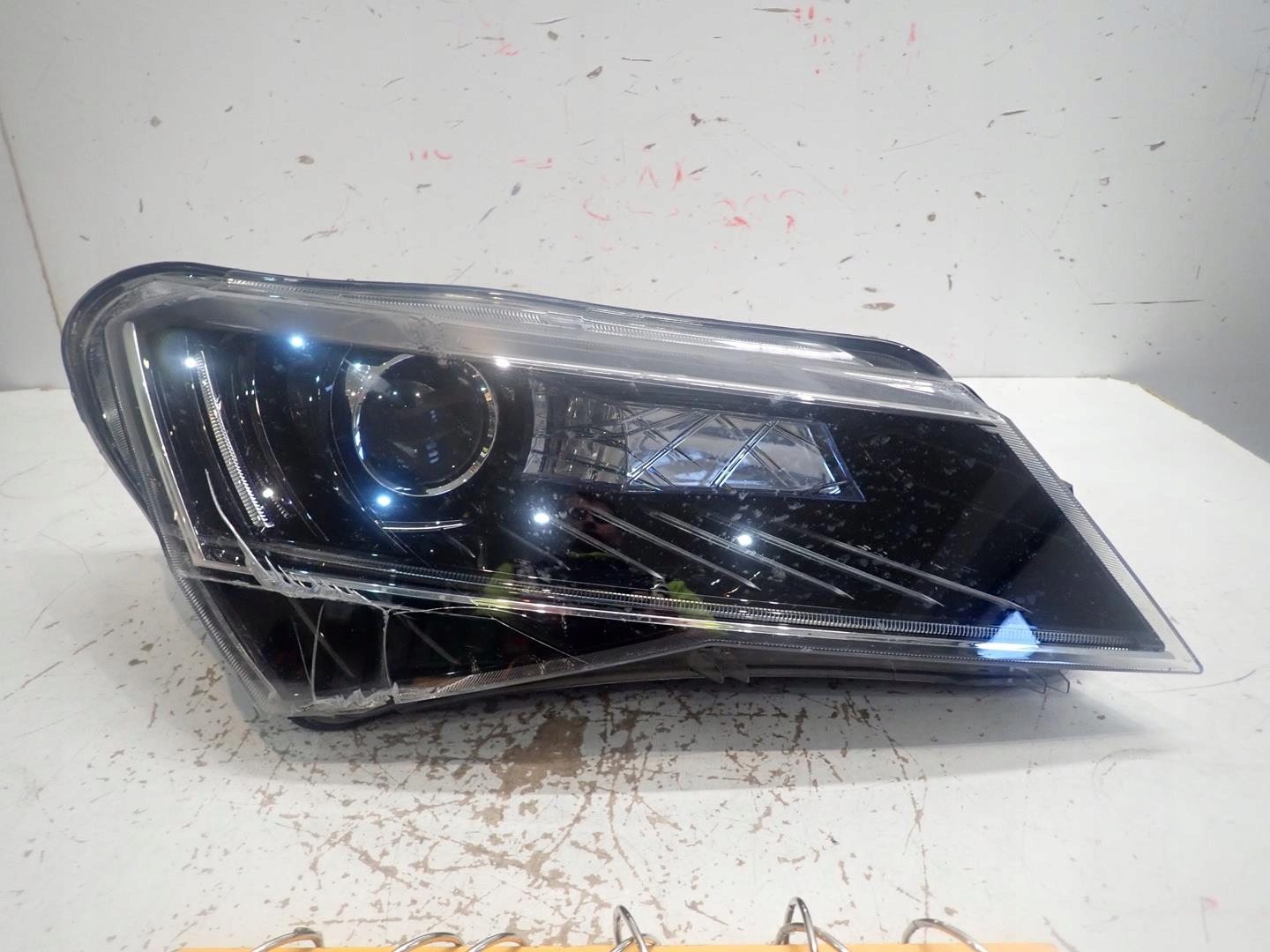 light front right SKODA SUPERB III 15- BI-XENON