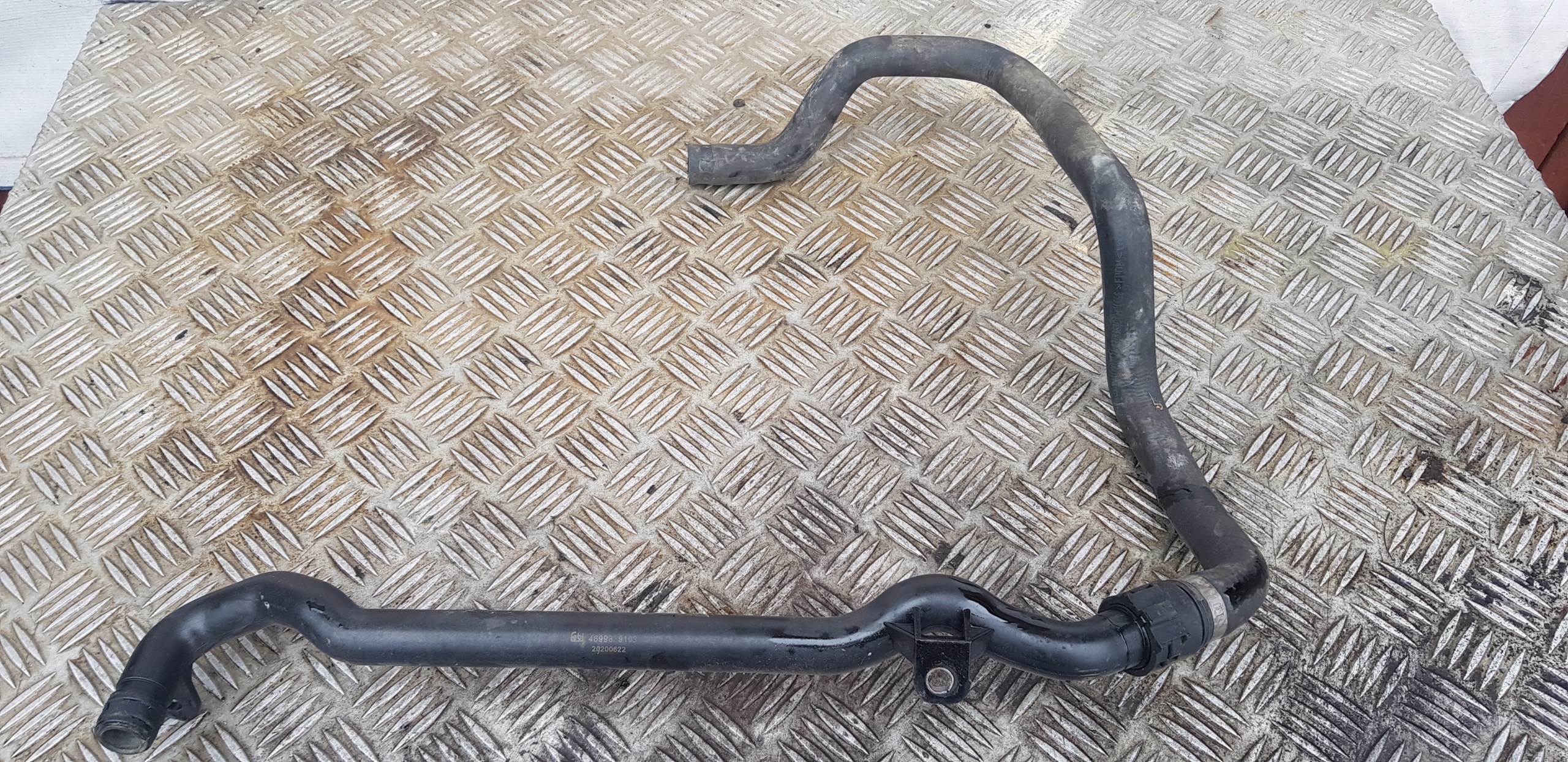BMW E39 2.2 R6 hose pipe PRZWOD 8378368