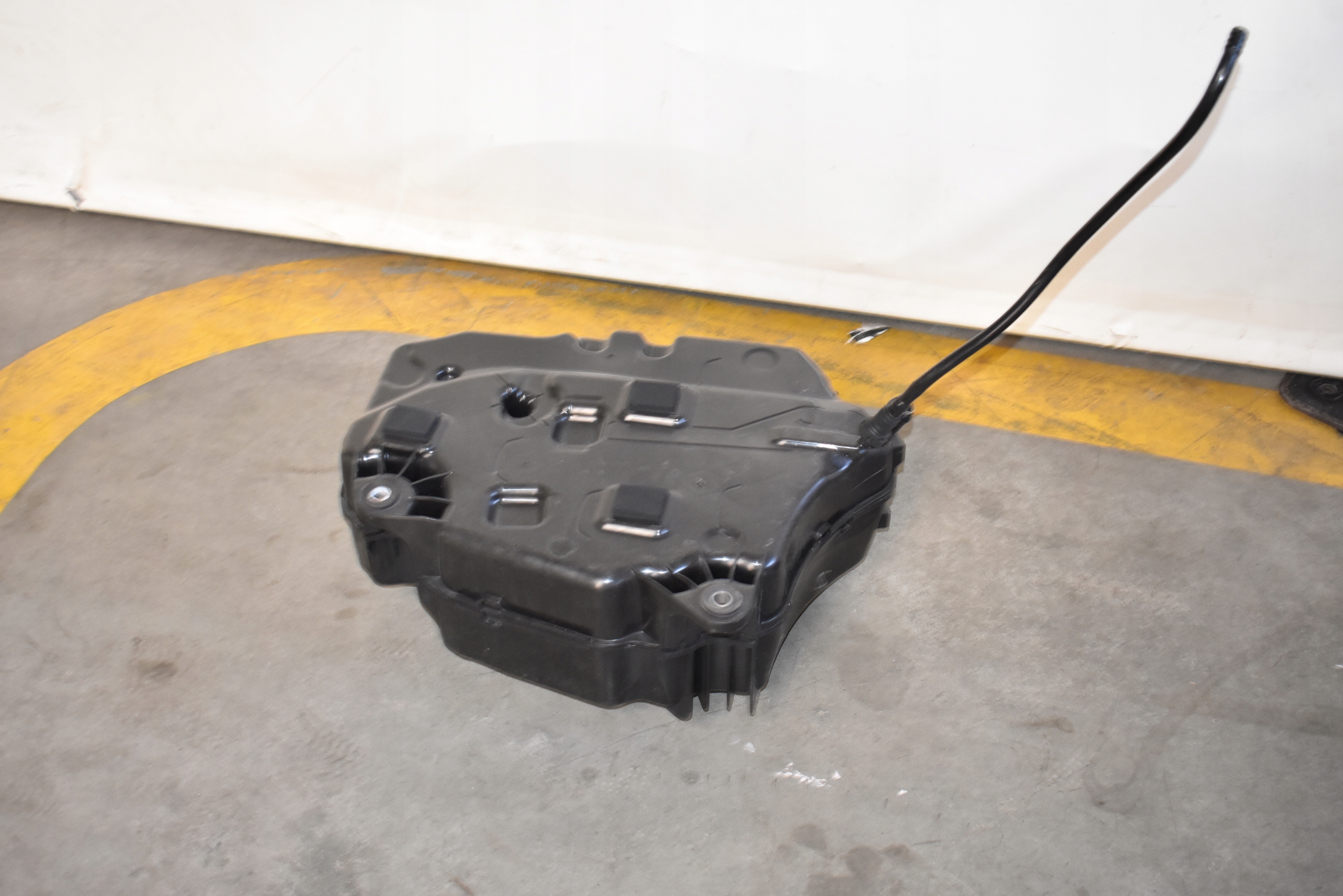 IDEALNY Behälter ADBLUE BMW G70 G60 1